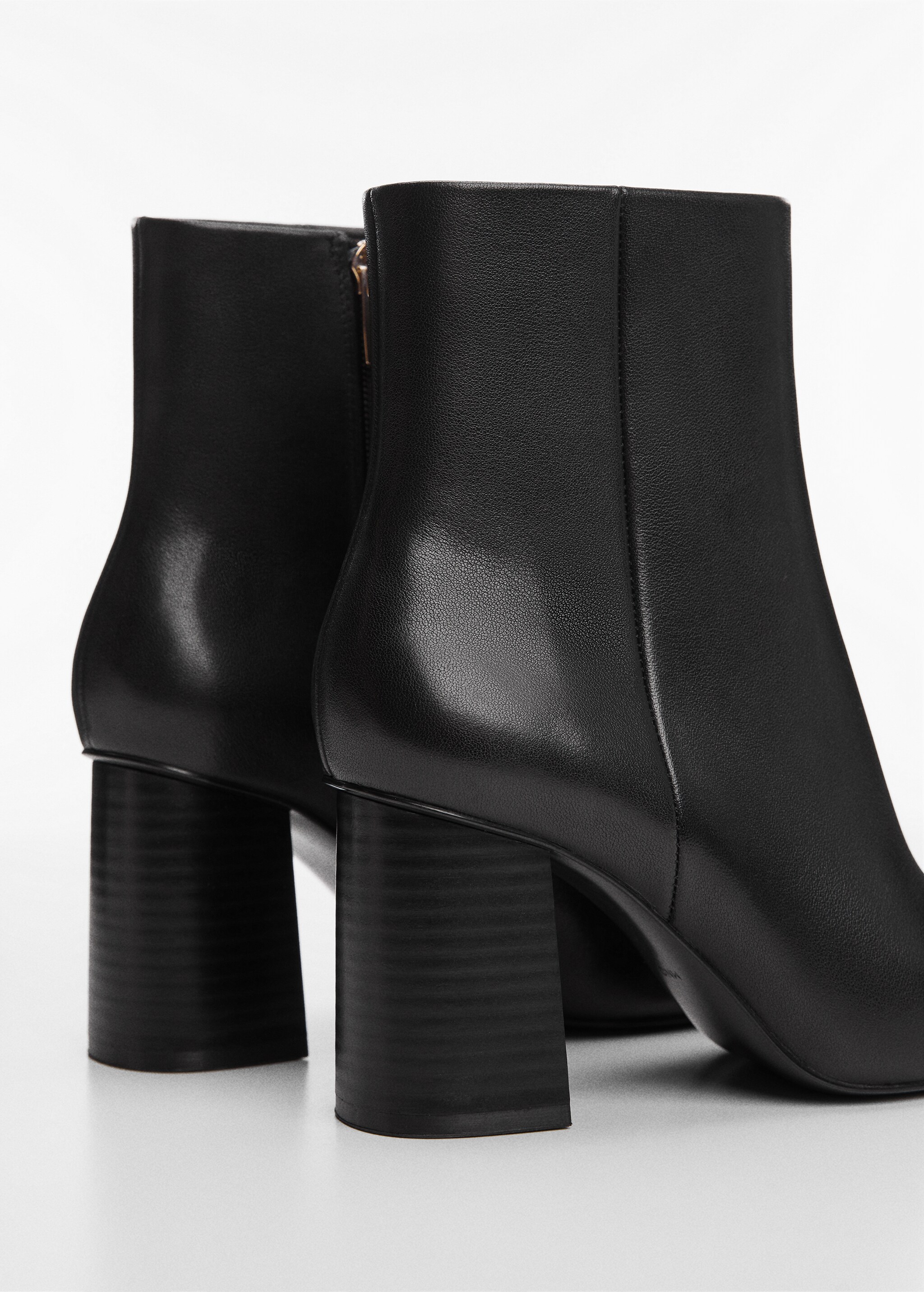 Squared toe leather ankle boots - Details of the article 2