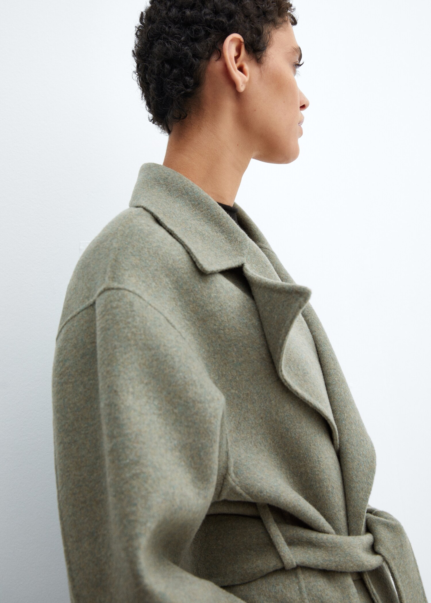 Woollen coat with belt - Details of the article 4