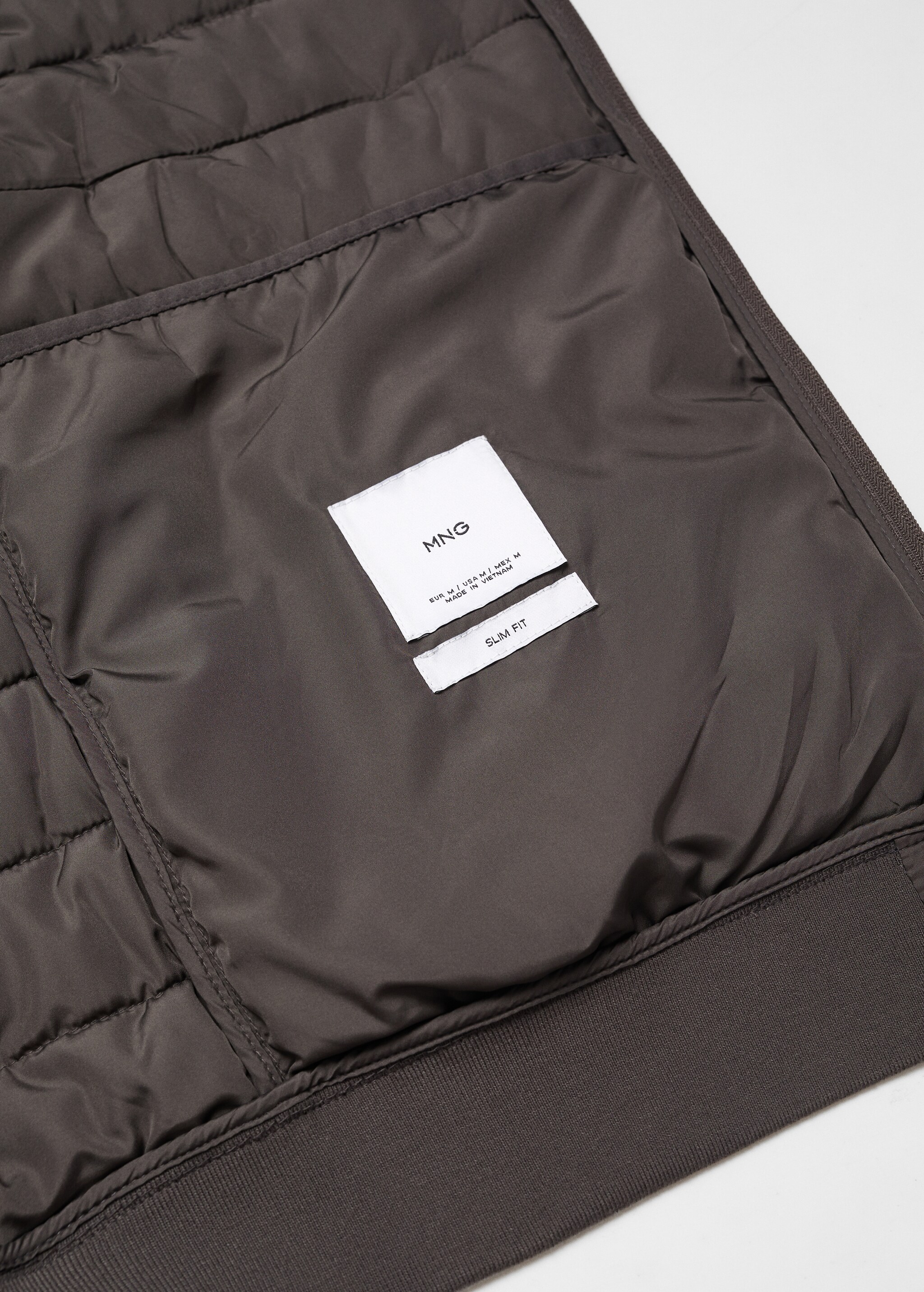 Ultralight water-repellent quilted gilet - Details of the article 8