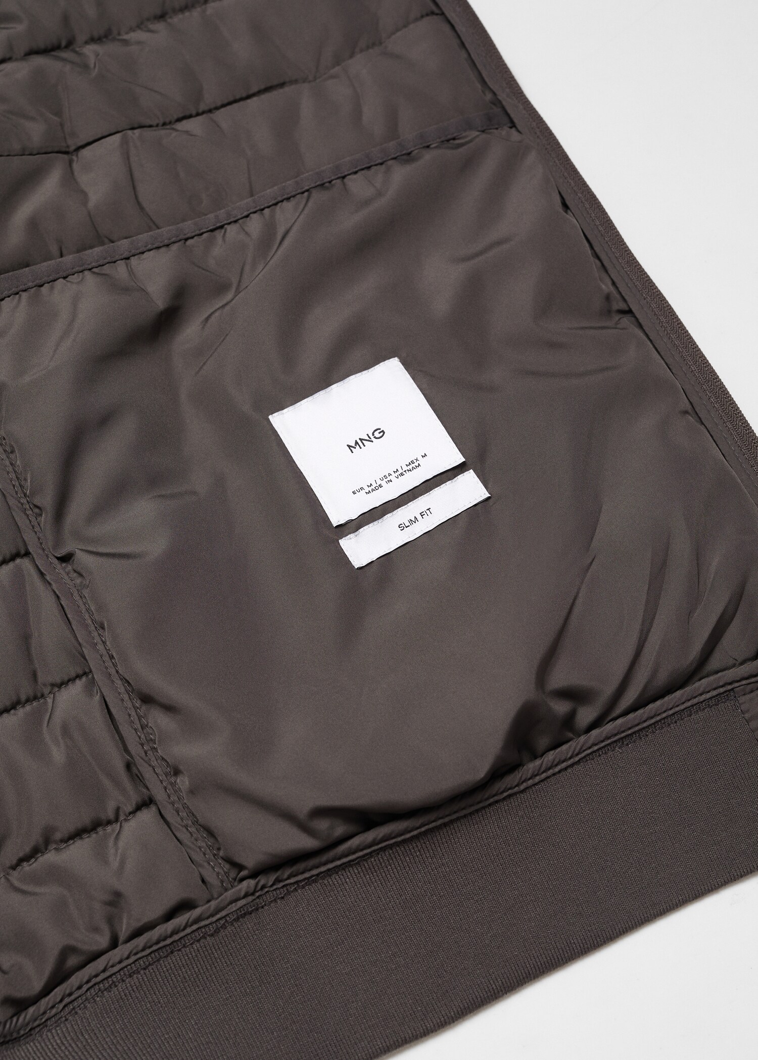 Ultra-light padded water-repellent vest - Details of the article 8