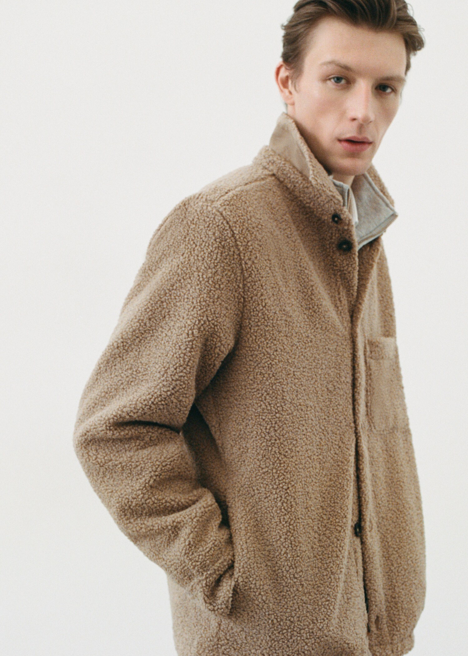 Overshirt aus Kunstshearling mit Tasche - Herren | MANGO Deutschland