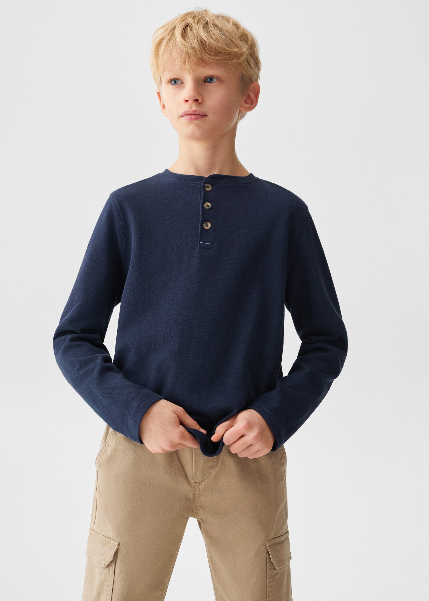 Buttoned long sleeve t-shirt - Средна равнина