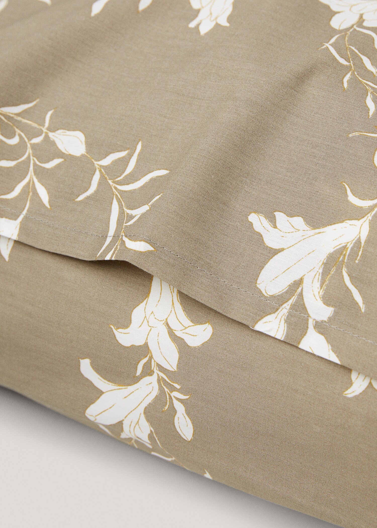 Contrast floral pillowcase 60x60cm - Details of the article 2