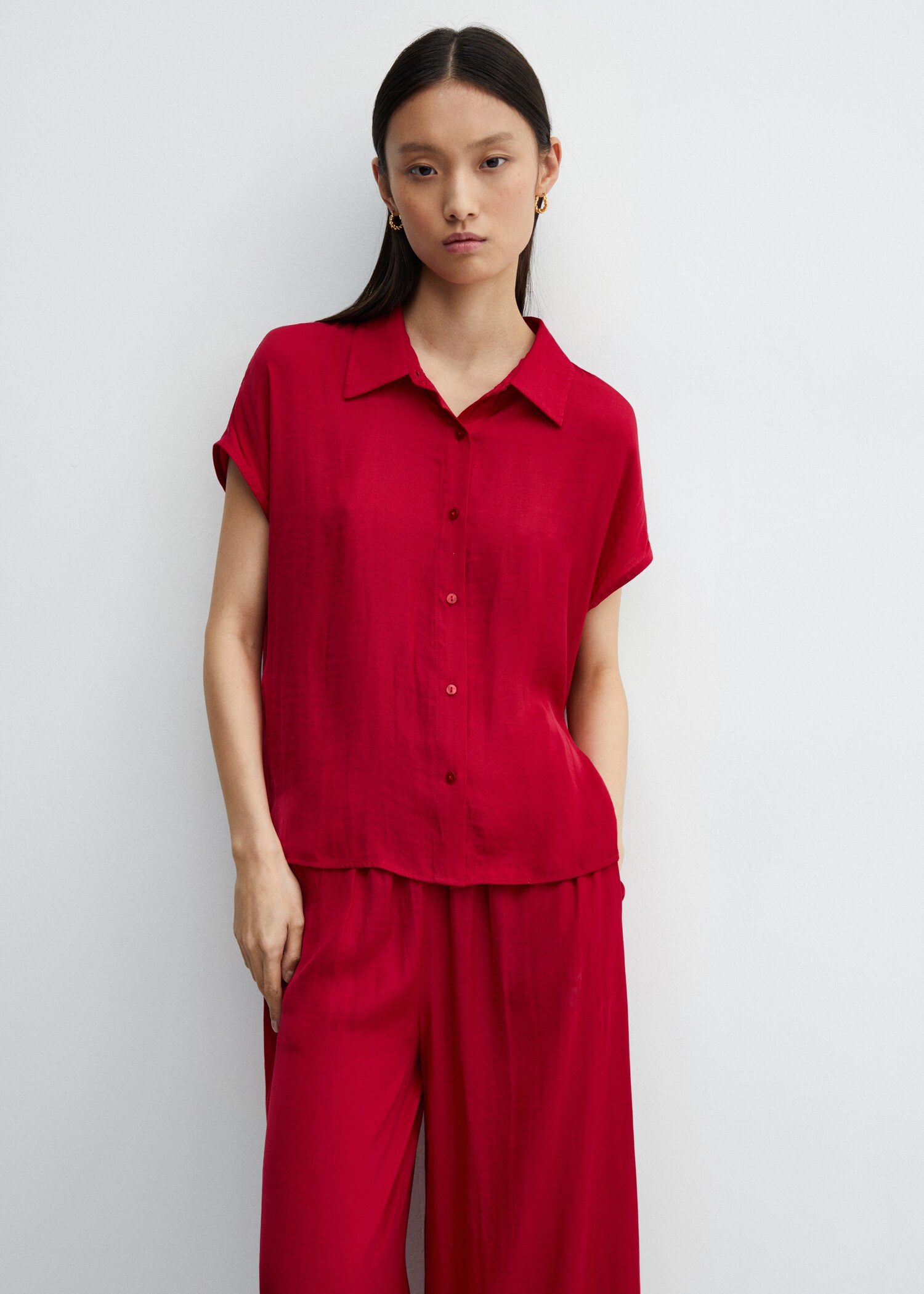 Chemise satinée manches courtes - Plan moyen