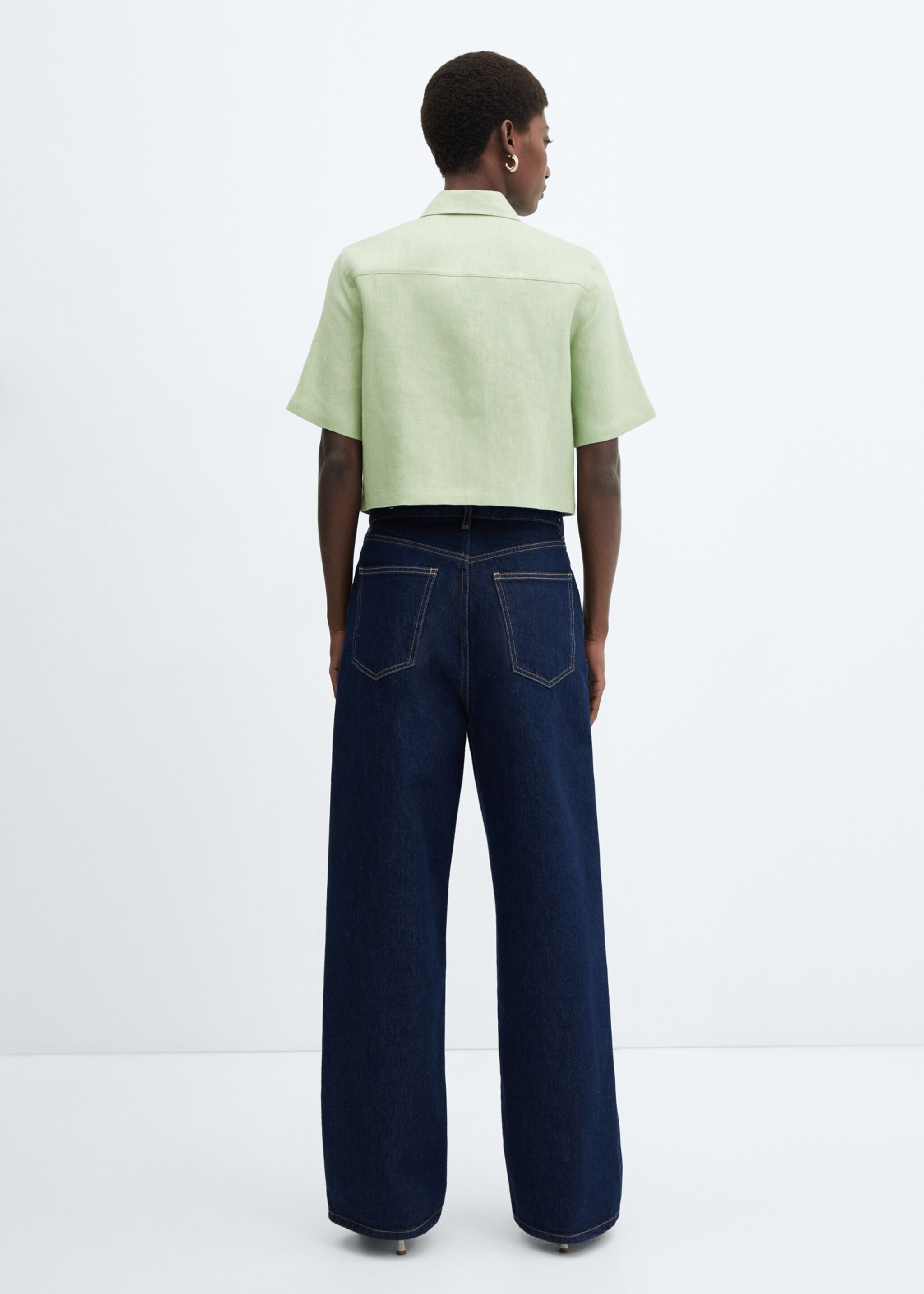 Linen-blend short-sleeve shirt - Reverse of the article, Pastel Green. Ref: 67032534-00.