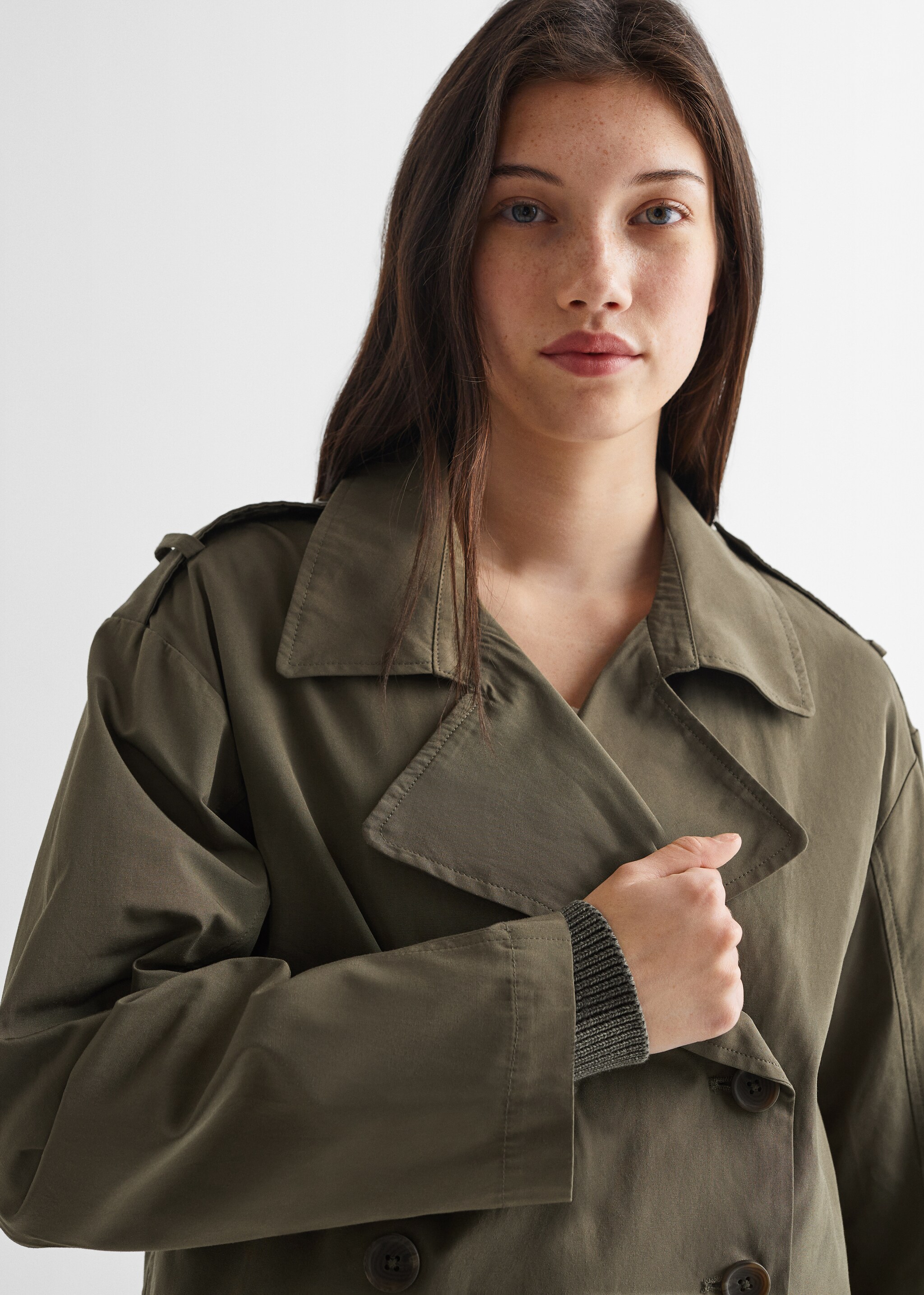 Short trench coat - Details of the article 1