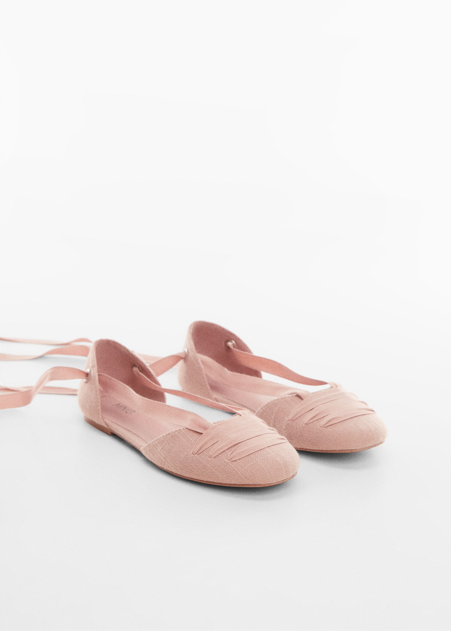 Zapato plano tiras - Plano medio