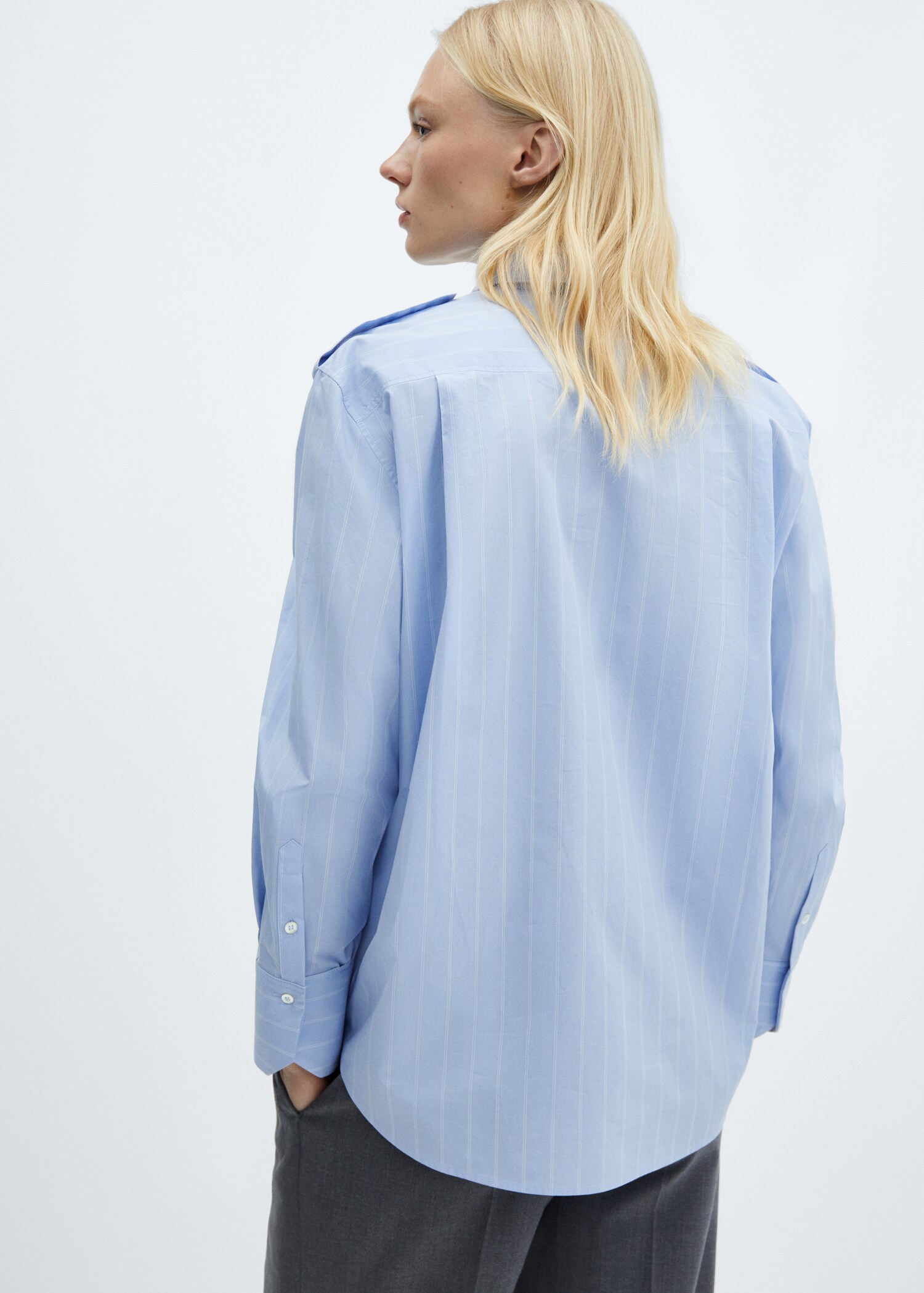 Camisa riscas bolsos - Verso do artigo