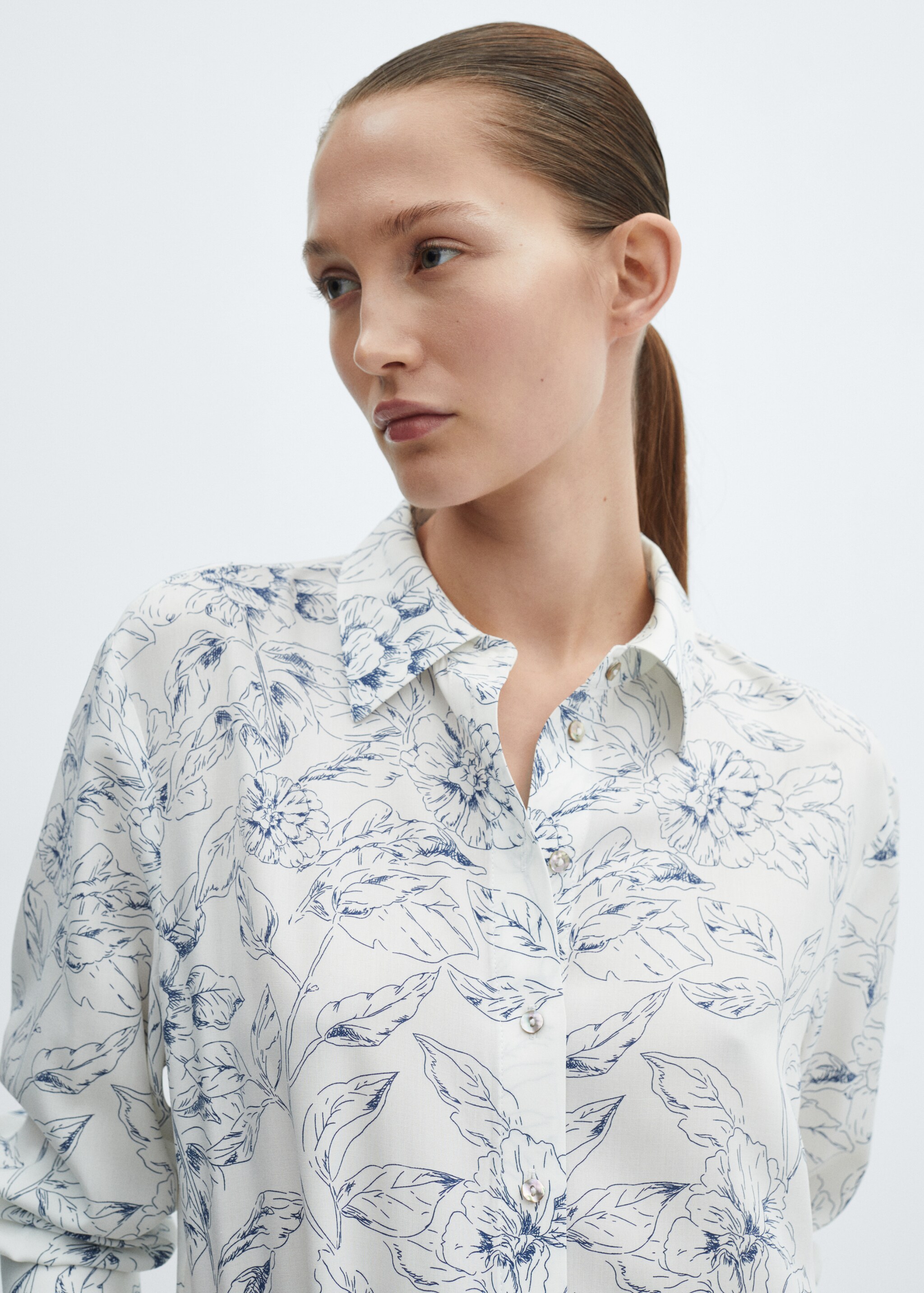 Buttoned printed shirt - Details of the article 1