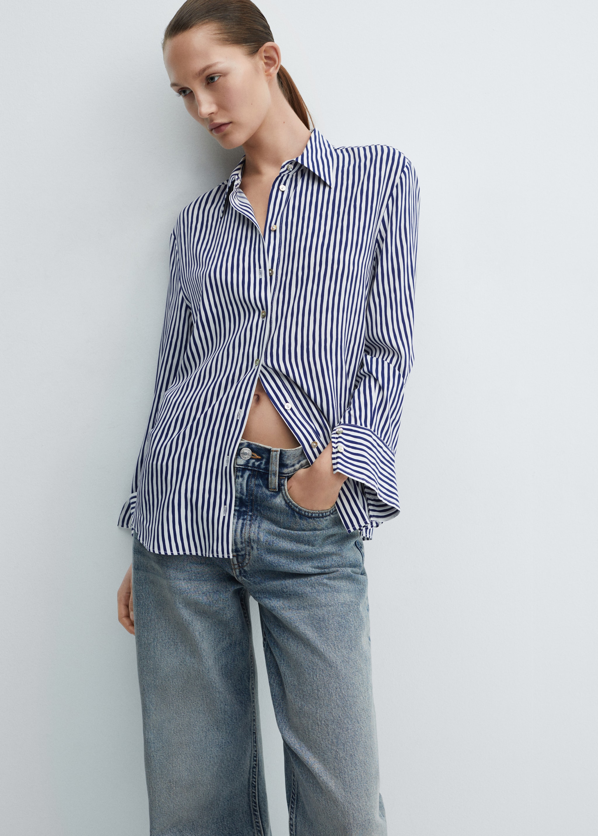 Buttoned printed shirt - Details of the article 2