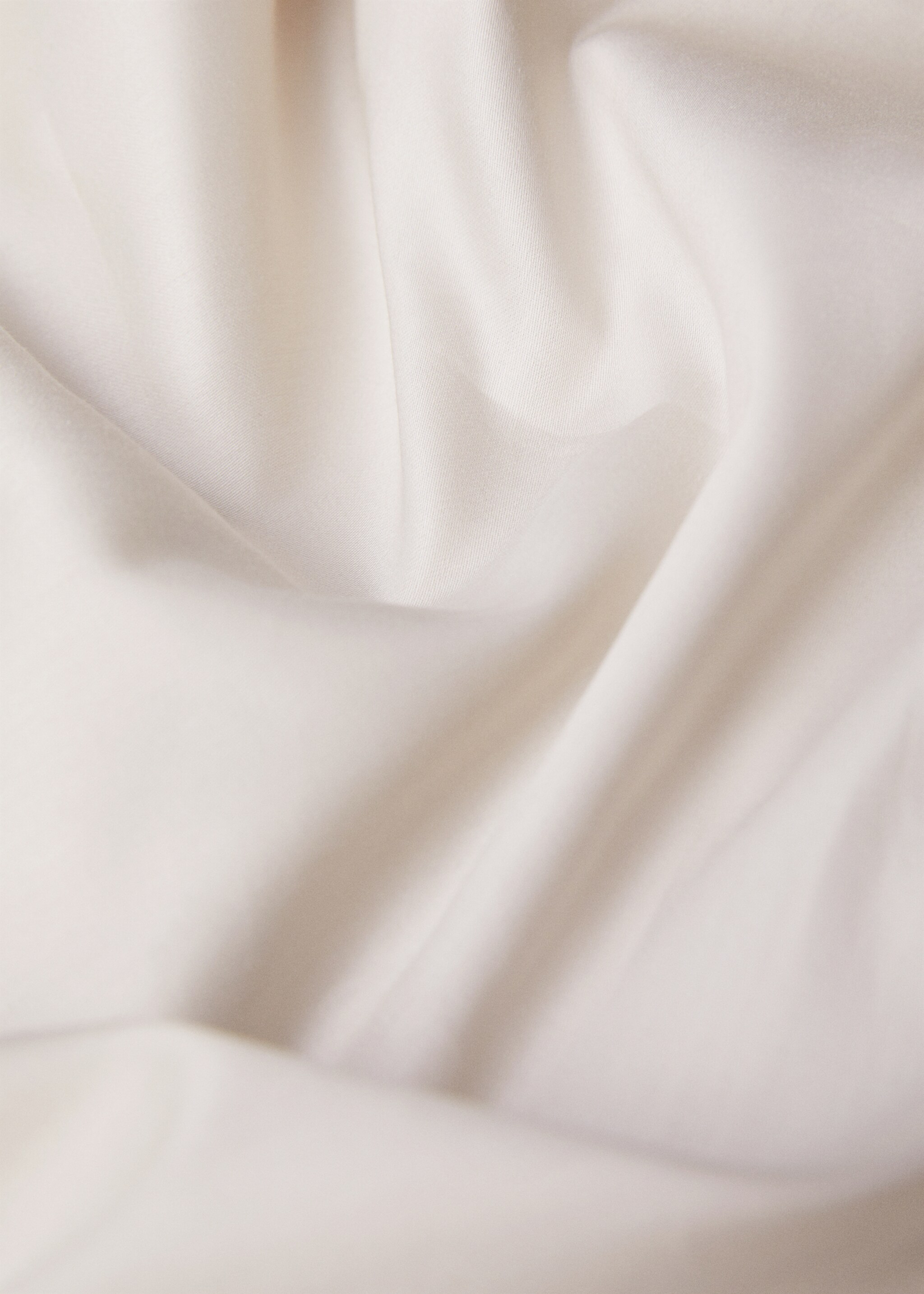 Satin fitted sheet for king bed - Details of the article 2