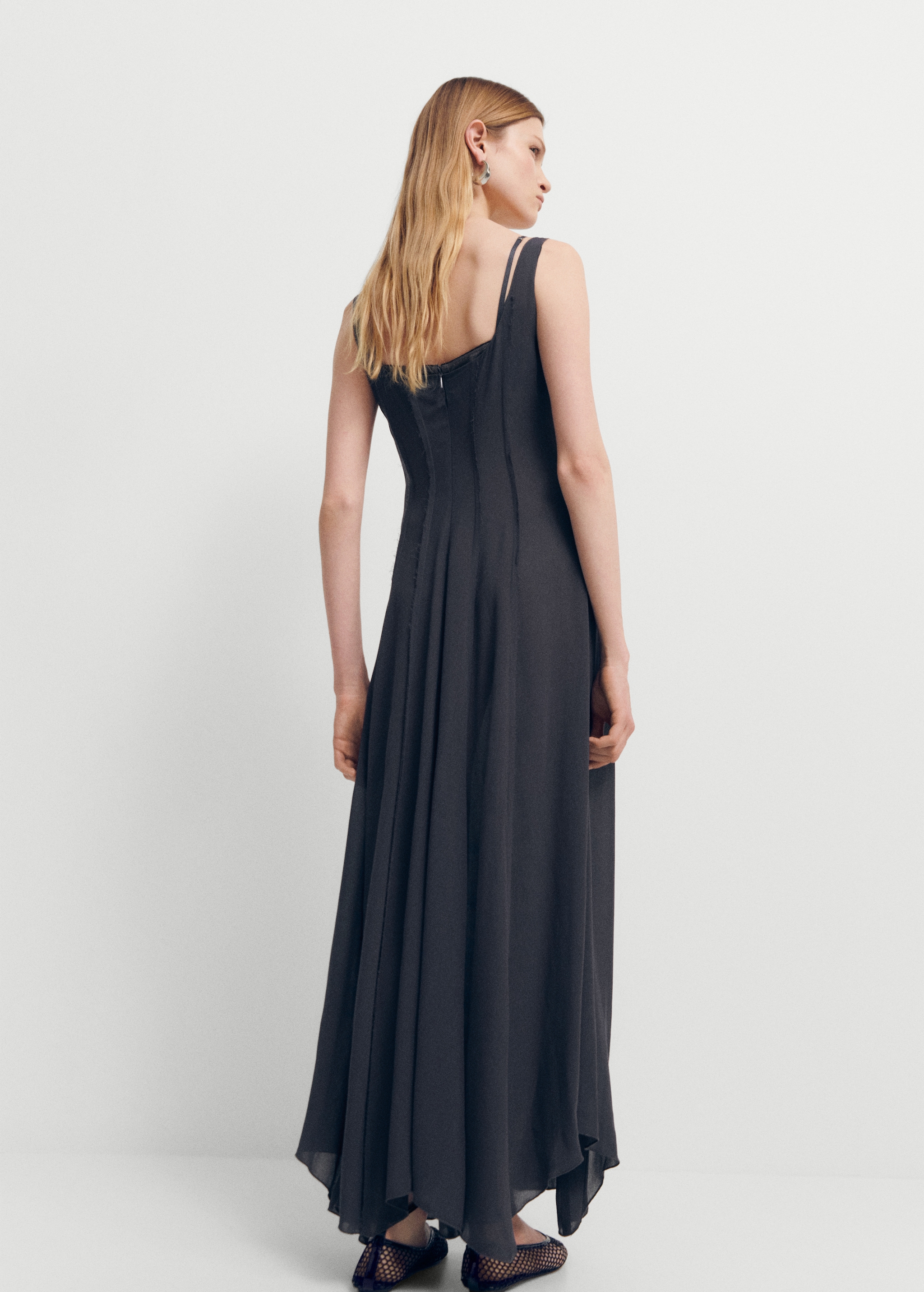 Платье с эффектом корсажа и асимметричным низом - Обратная сторона изделия