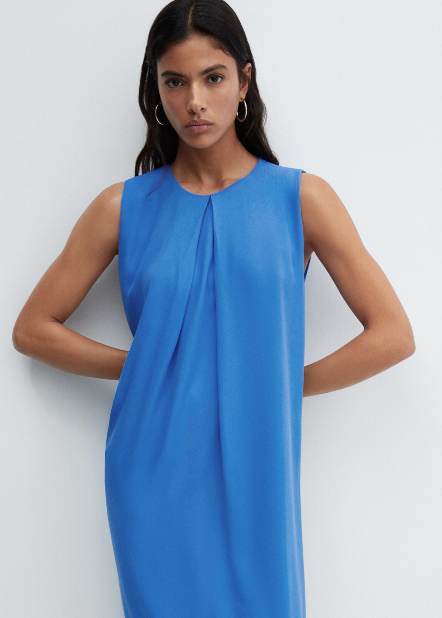 Vestido detalle abertura - Plano medio
