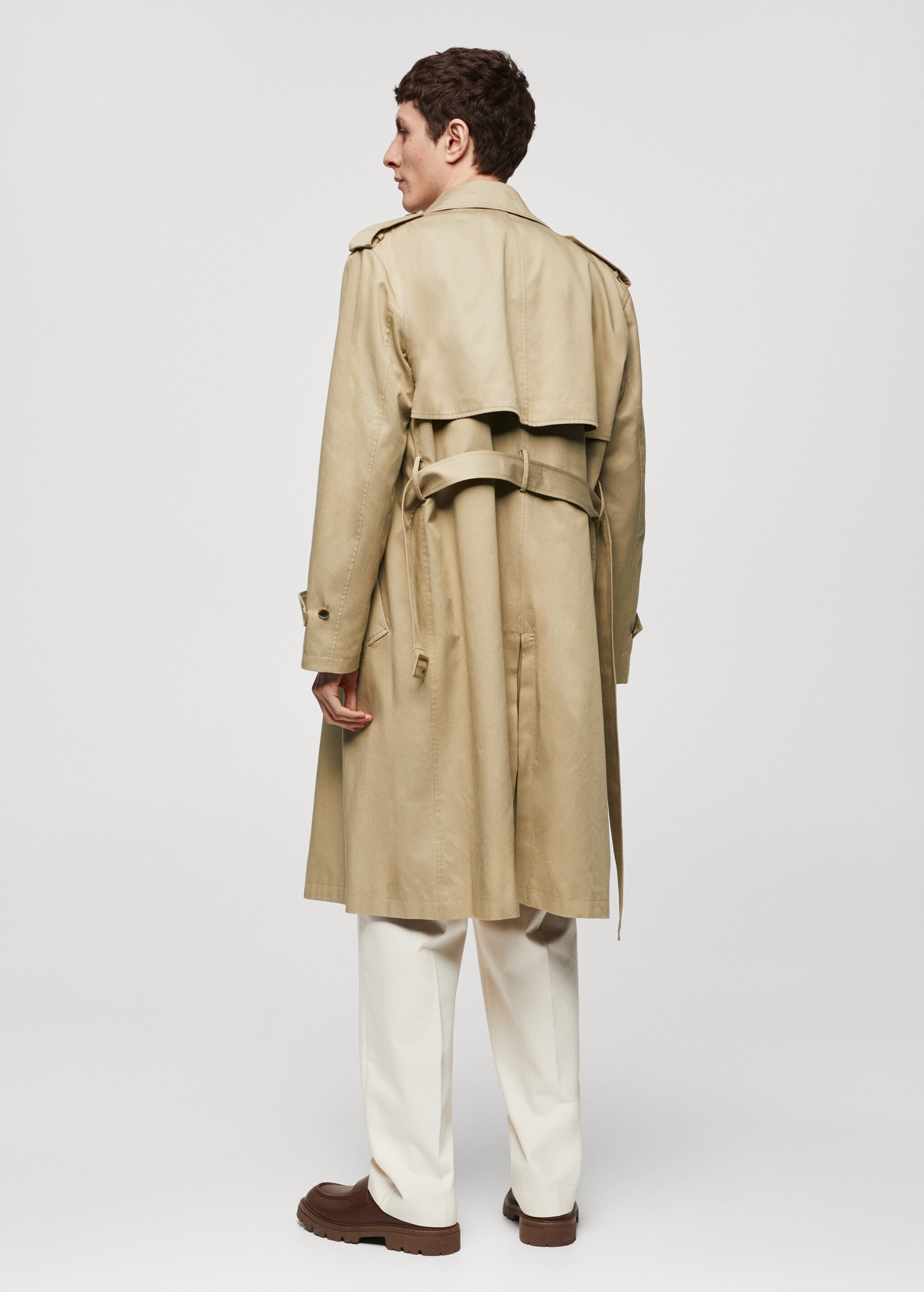 Relaxed fit trench trench coat with belt - Reverse of the article
