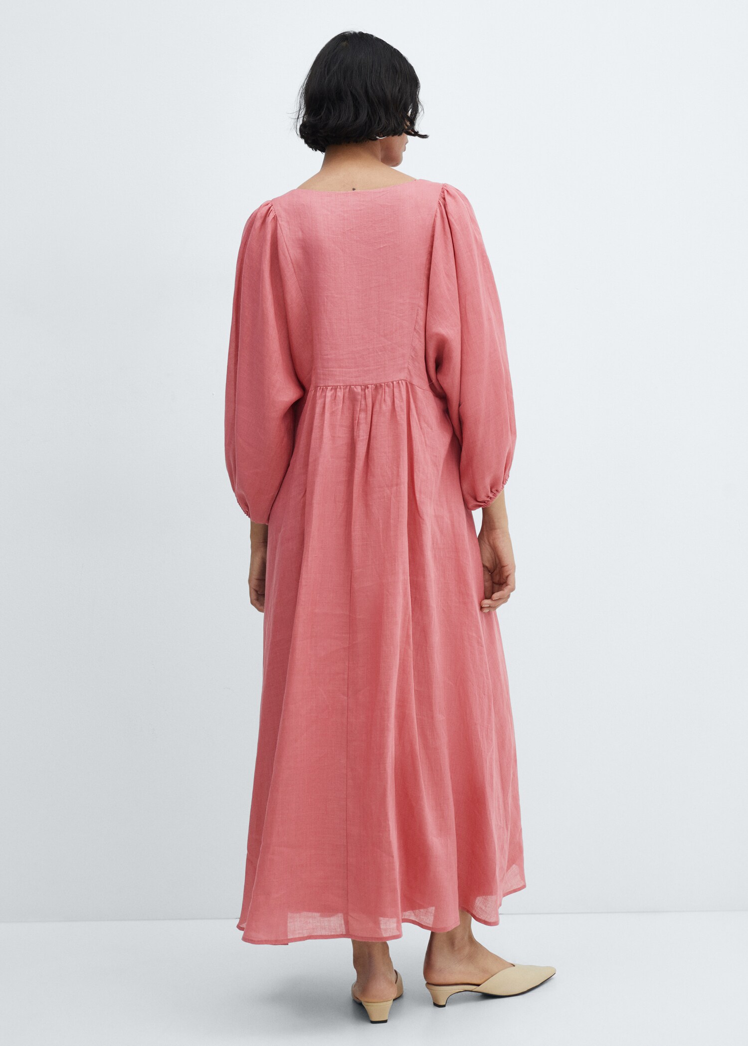 Ramie puff sleeve dress - Reverse of the article