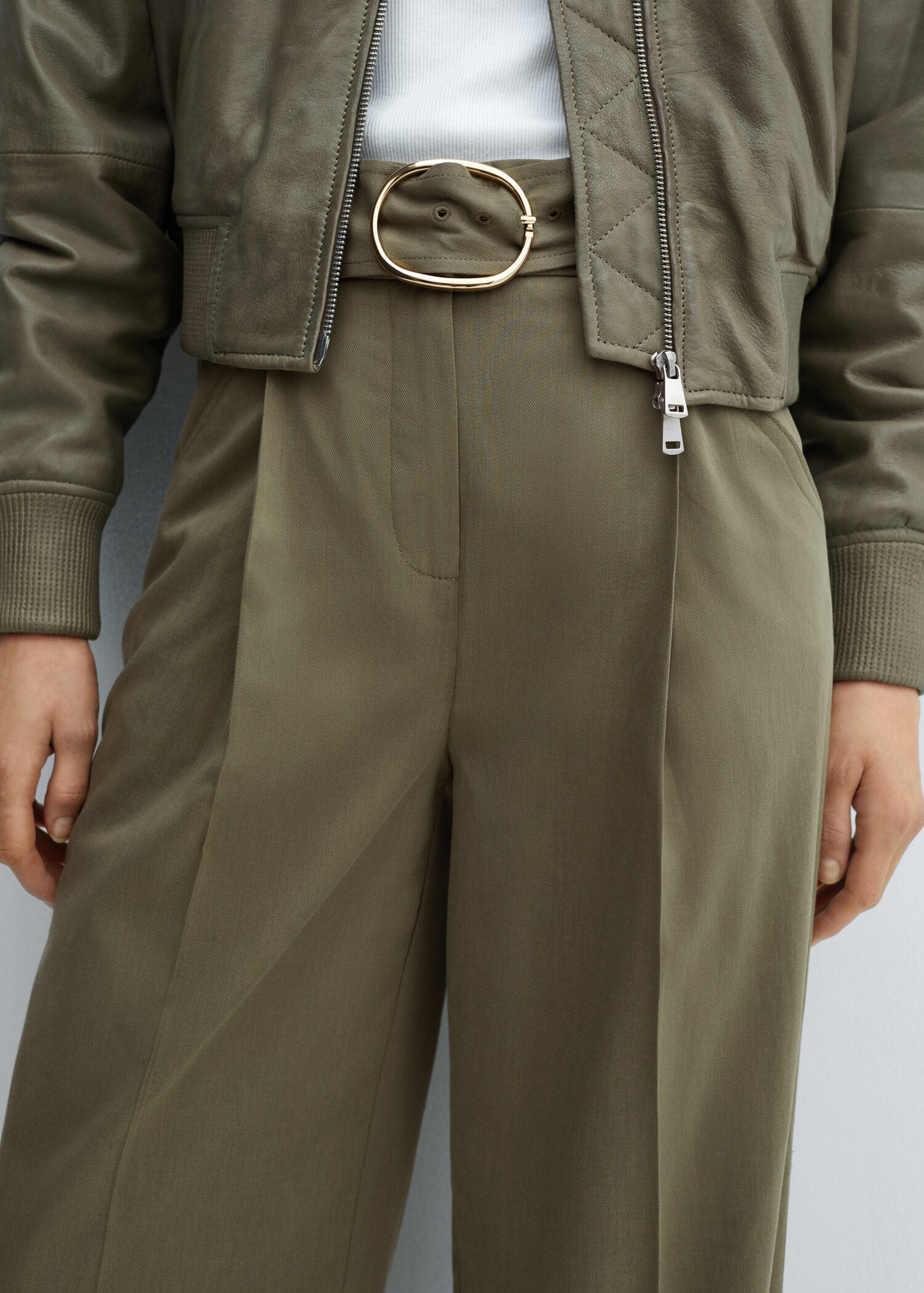 Wideleg broek met ceintuur - Detail van het artikel 6