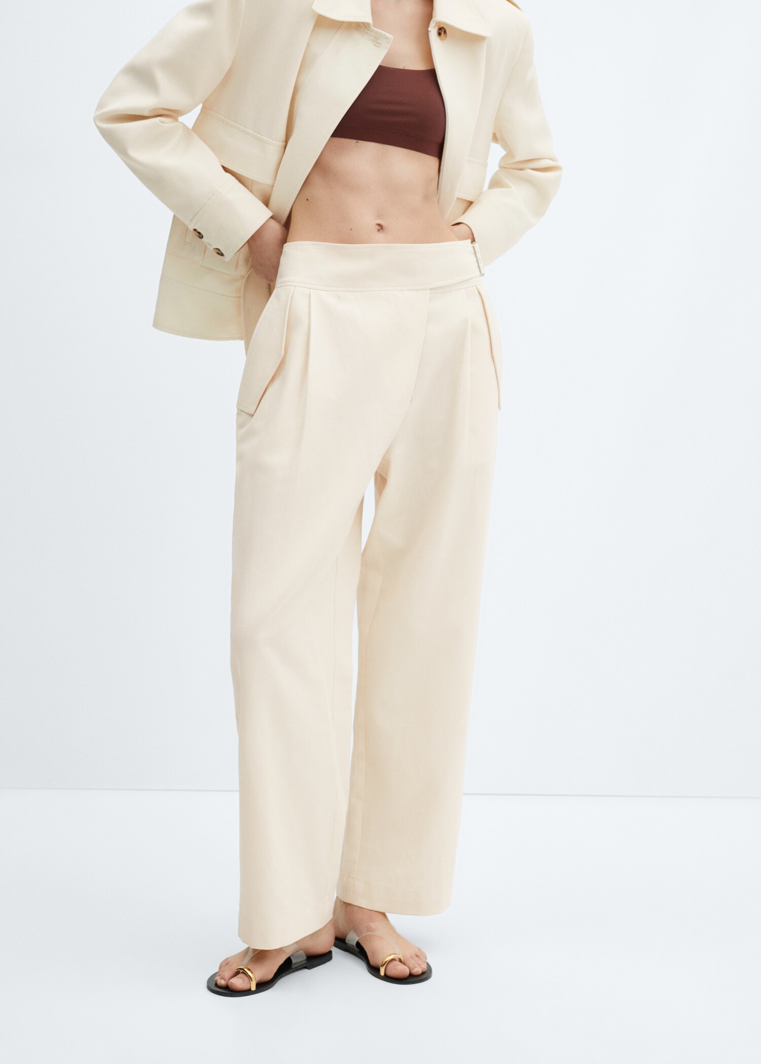 Pantalon pinces croisé - Plan moyen