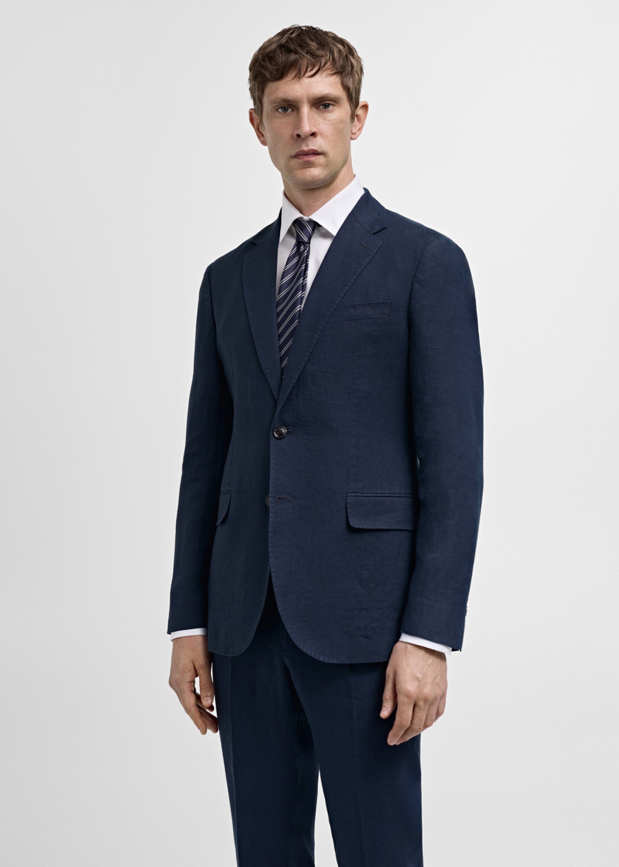 Костюмный пиджак slim fit 100% лен - Средний план