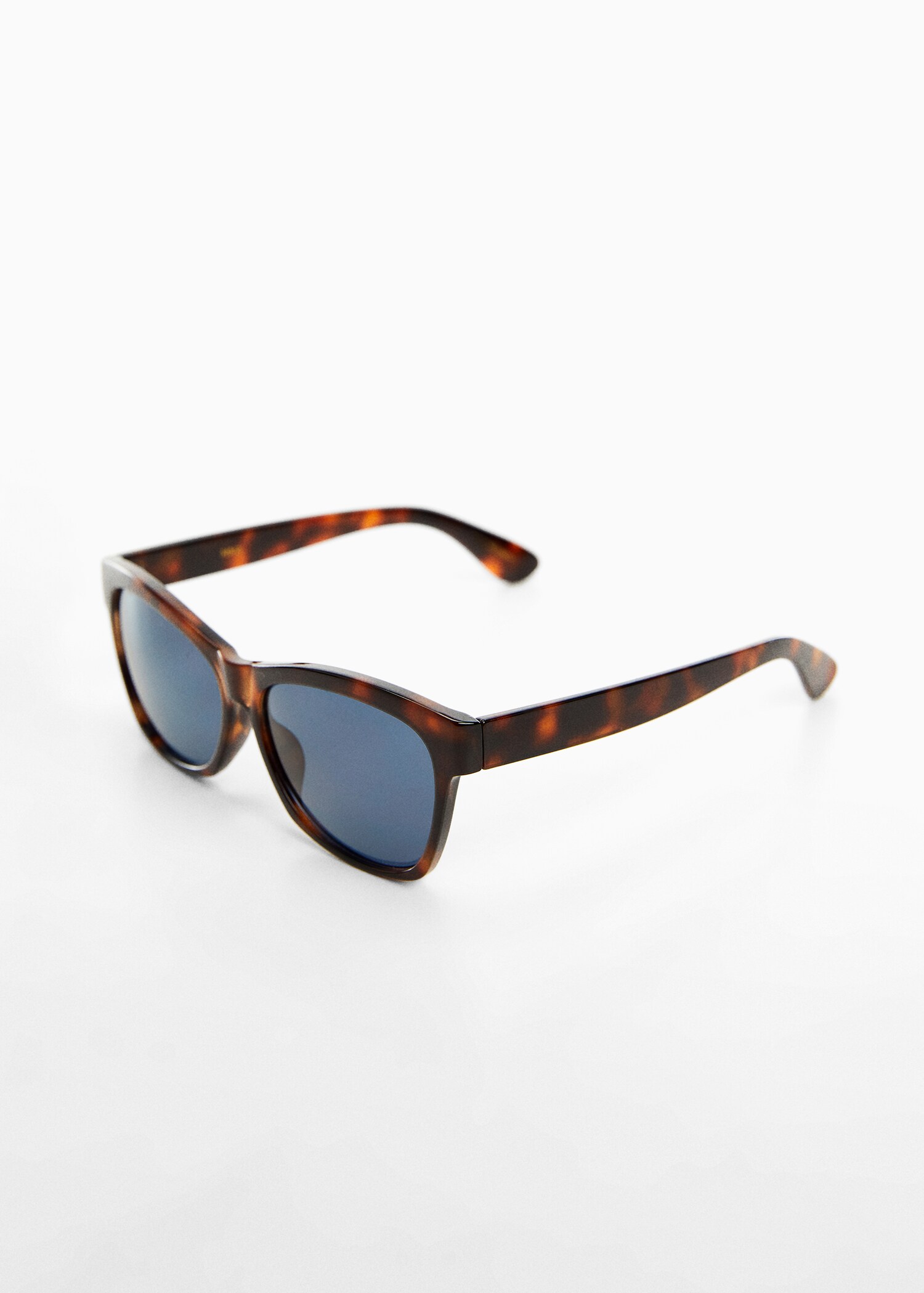 Resin frame sunglasses - Середній план