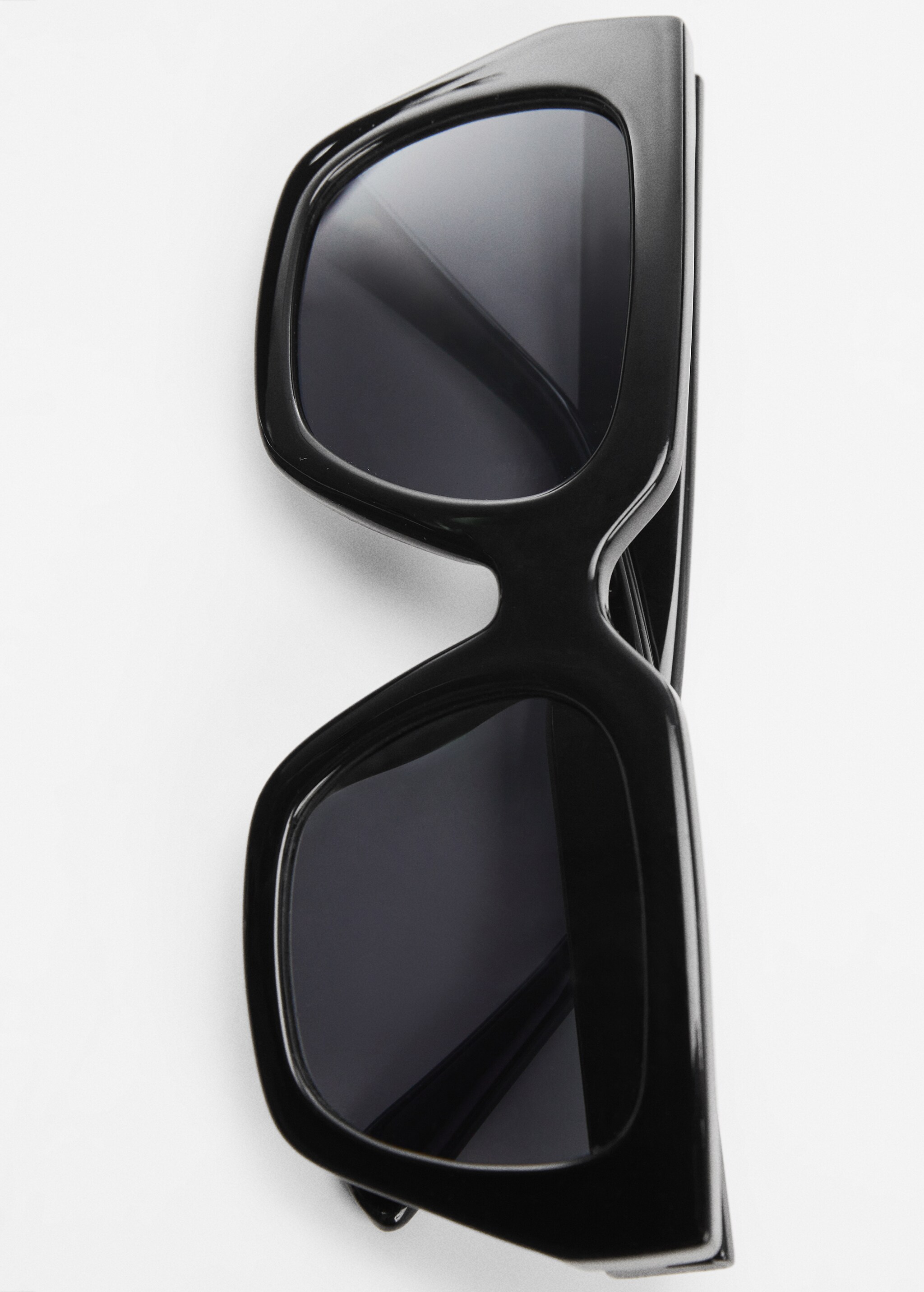Солнцезащитные очки в квадратной оправе - Деталь изделия 2
