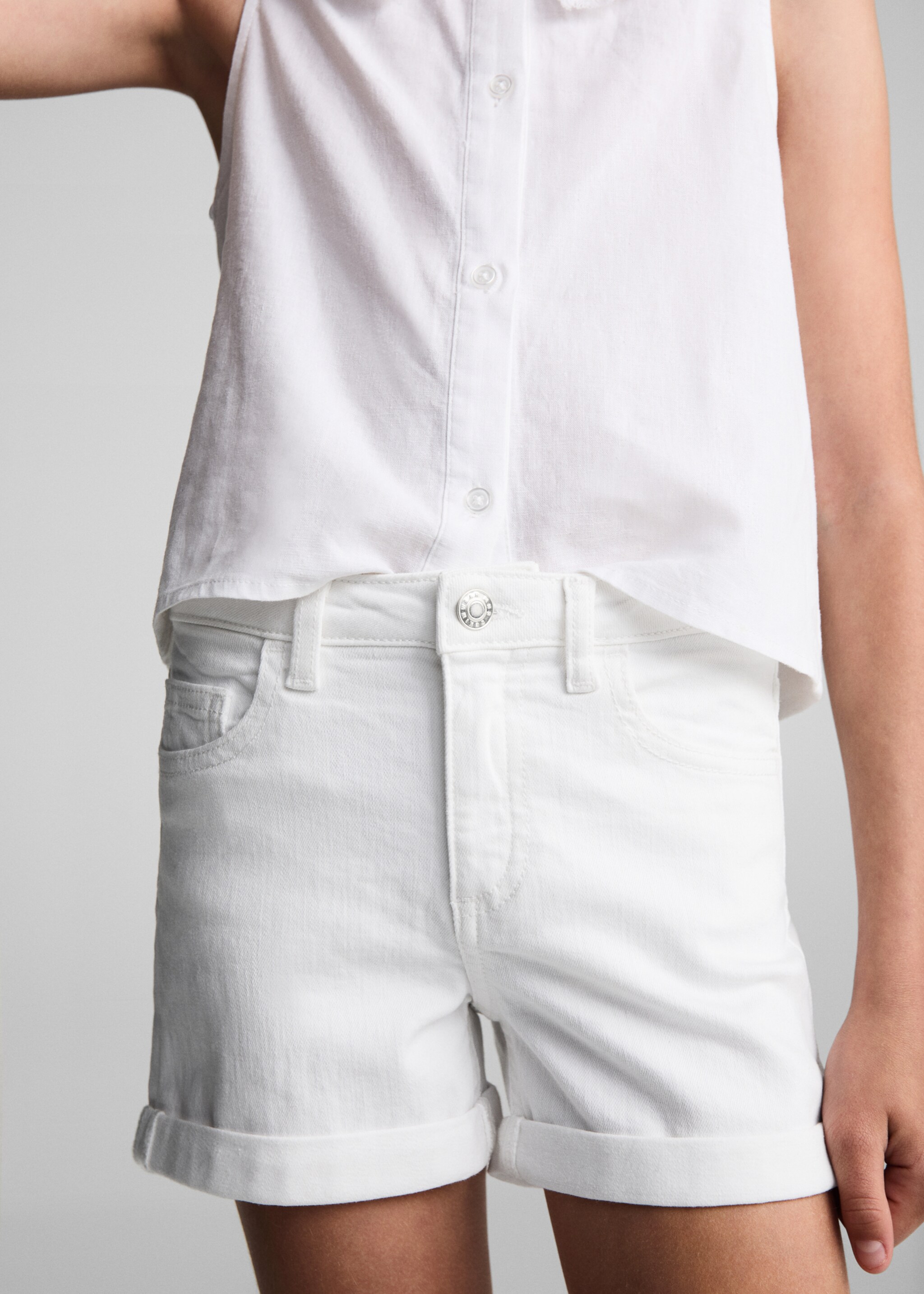 Rolled-up hem denim shorts - Details of the article 1, White. Ref: 67036011-00.