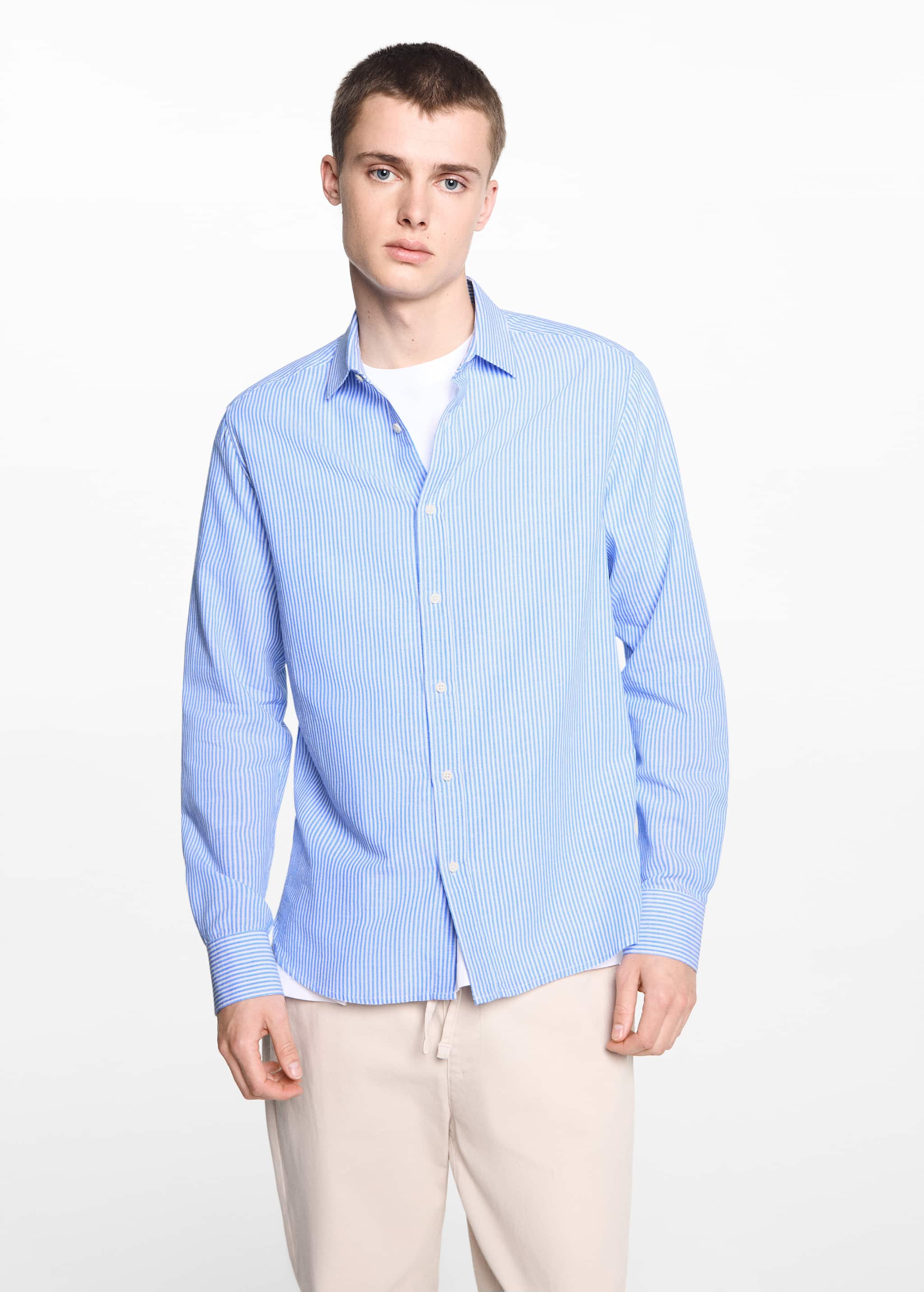 Camisa lino rayas - Plano medio
