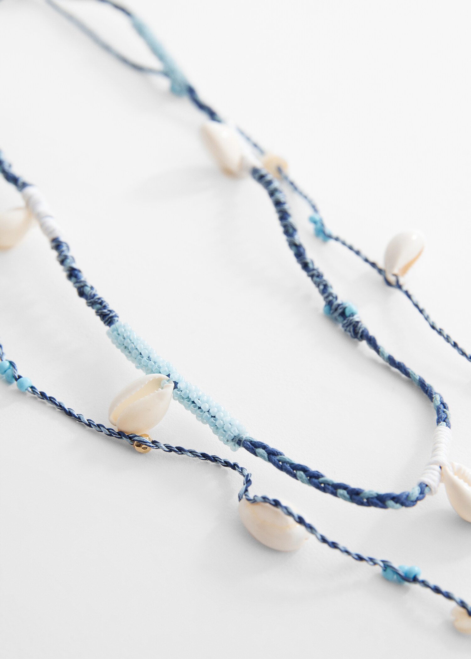 Colliers perles coquillages - Plan moyen