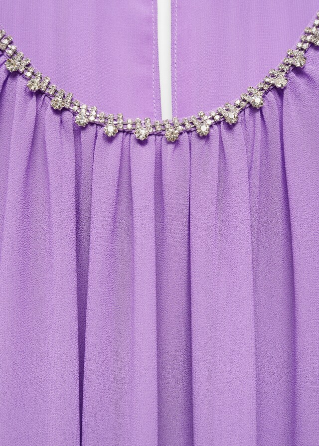 Платье с разрезами на рукавах