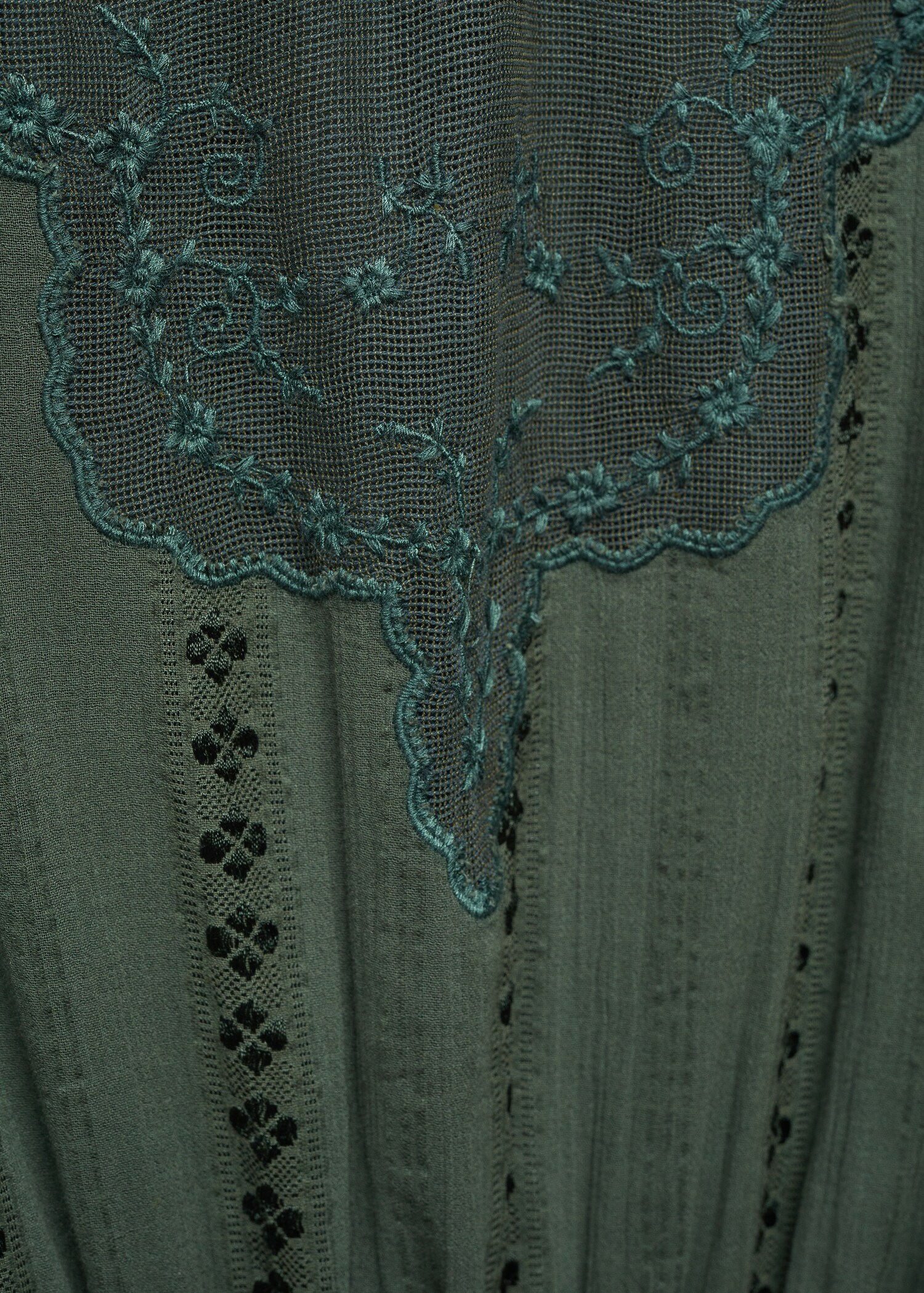 Robe brodée manches bouffantes - Détail de l'article 8