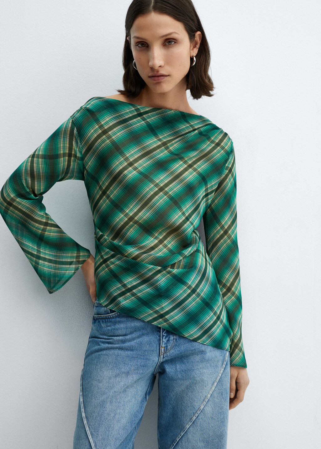 Asymmetric checked blouse | MANGO Japan