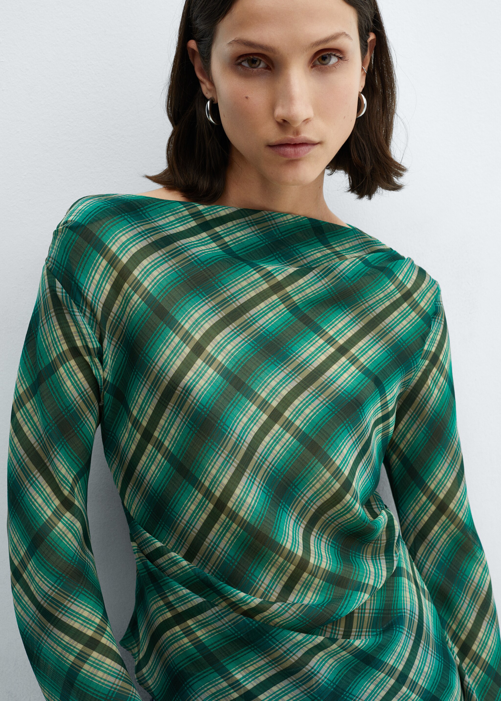 Asymmetric checked blouse - Details of the article 1