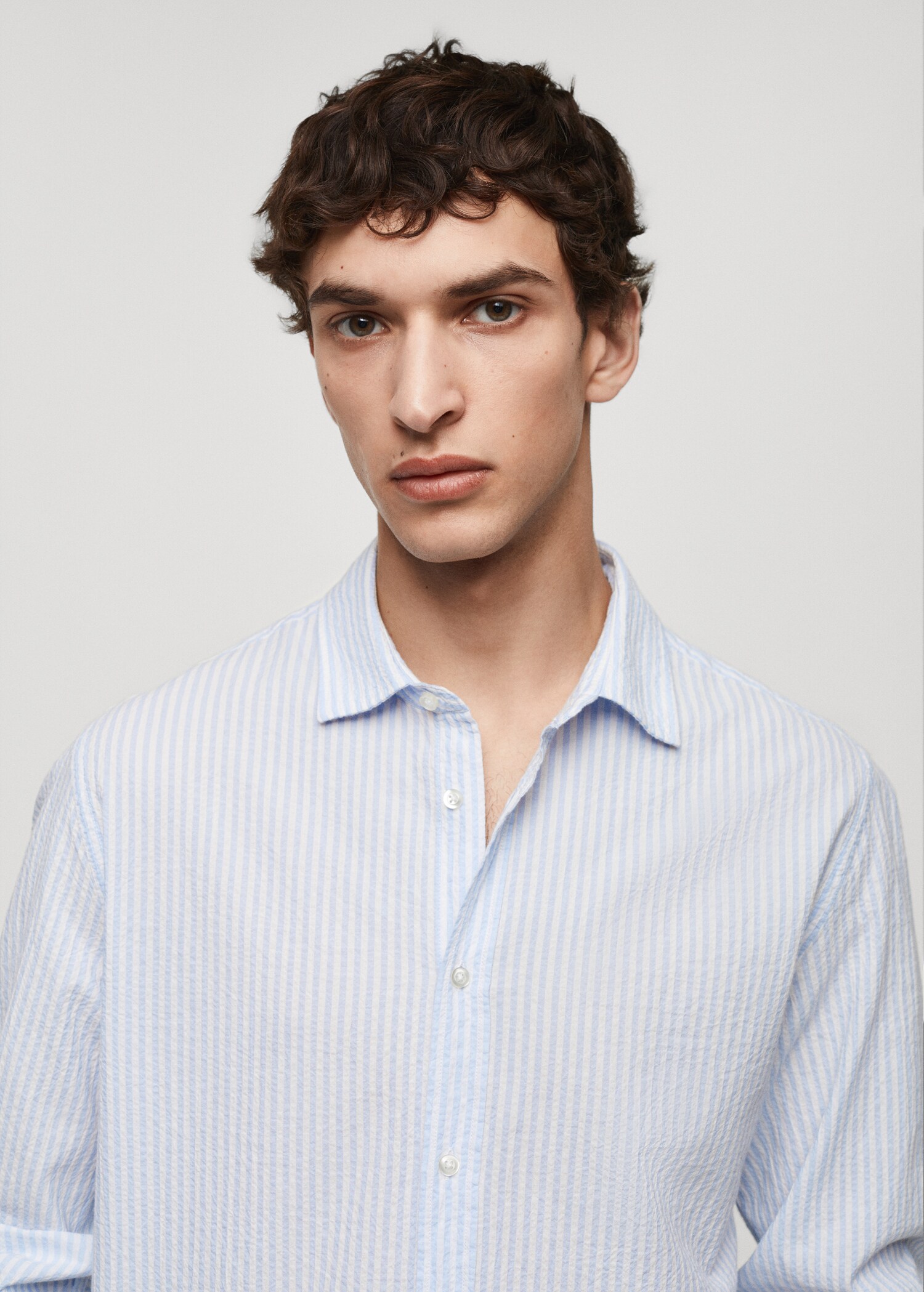 Classic-fit seersucker cotton shirt - Details of the article 1