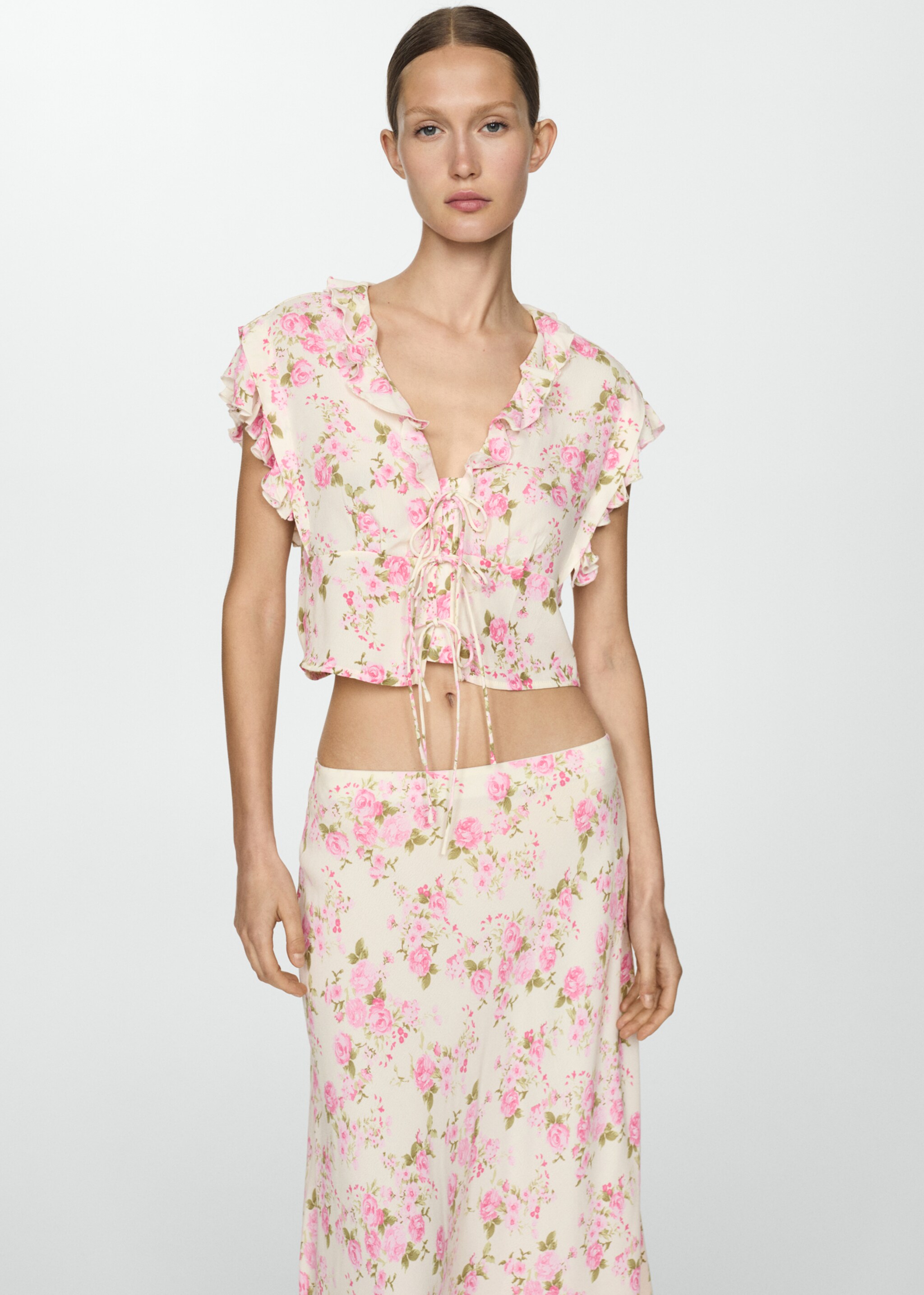 Floral blouse with bow closure - Details of the article 2, Off White. Ref: 67037122-00.