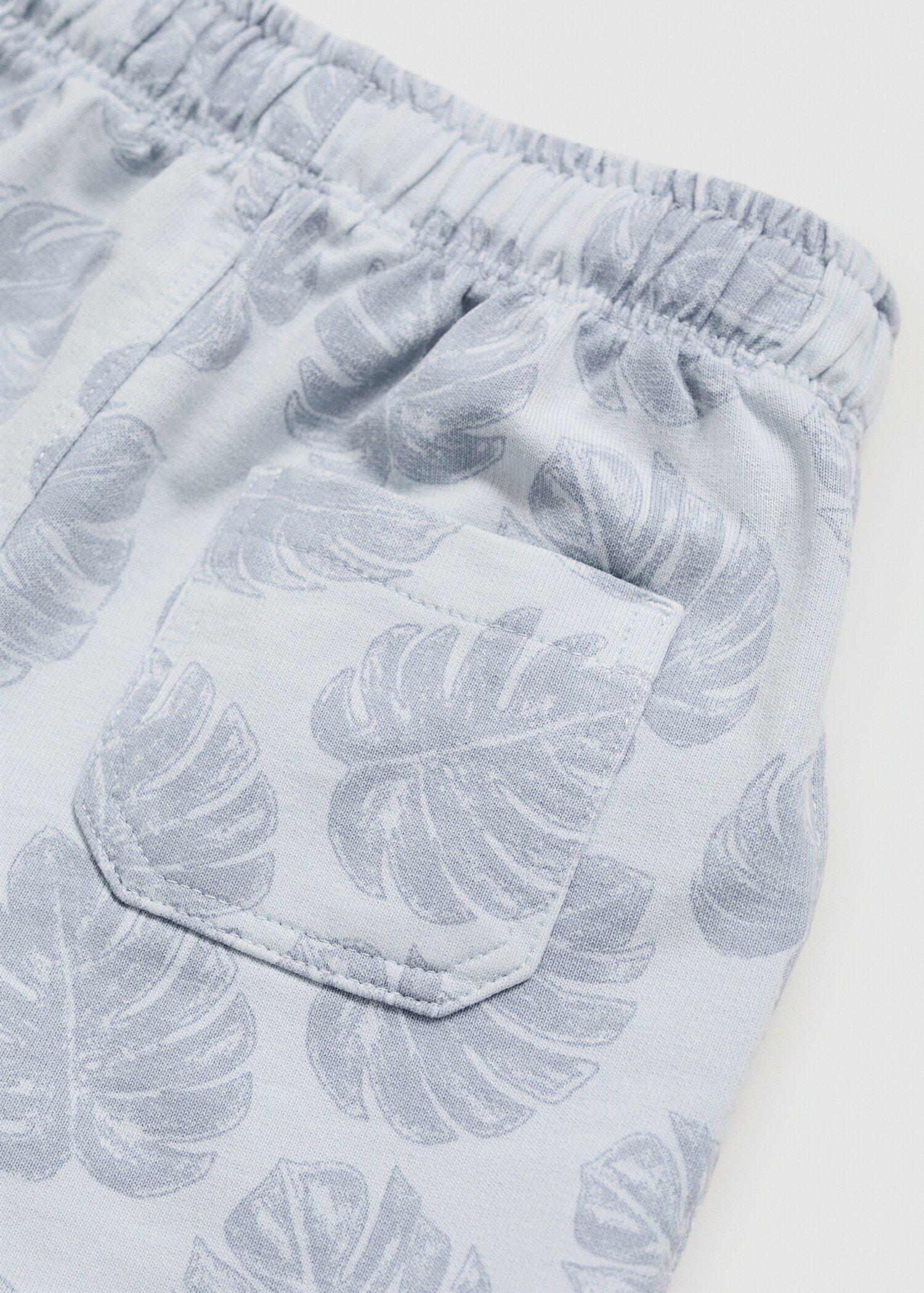 Bermuda-Shorts mit Blättermotiv - Detail des Artikels 0