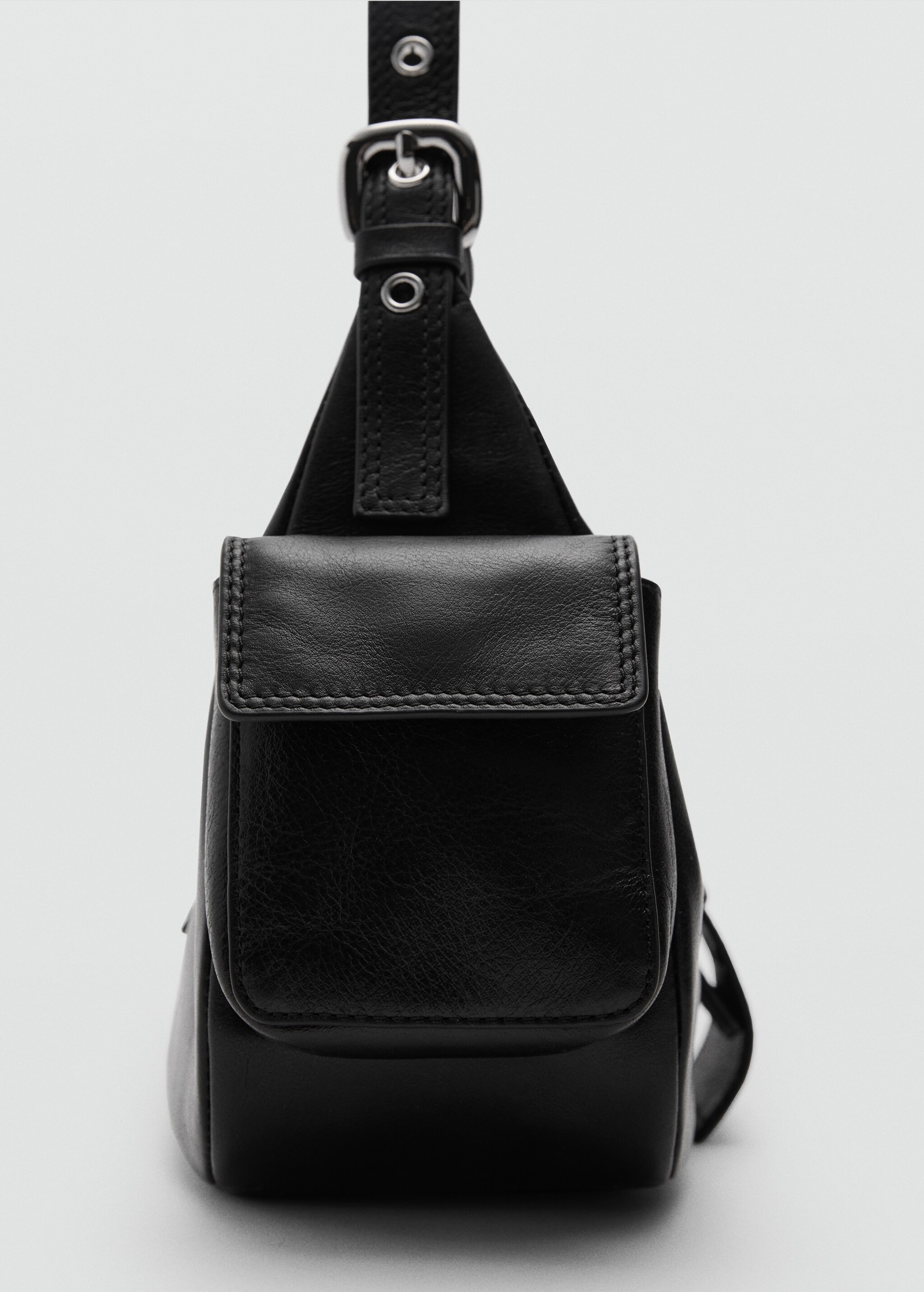 Leather shoulder bag with cargo pockets - Details of the article 1