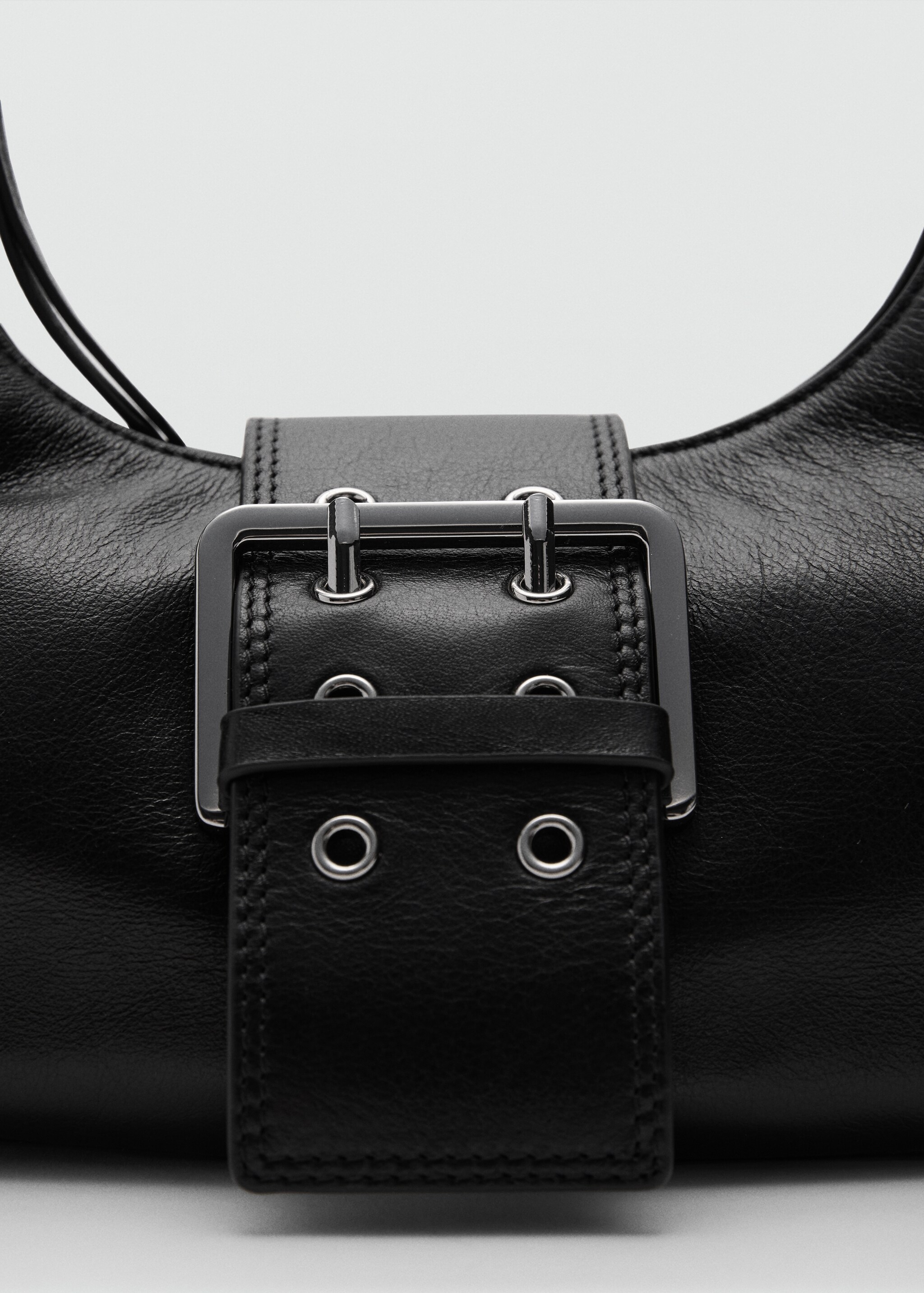 Leather shoulder bag with cargo pockets - Details of the article 2
