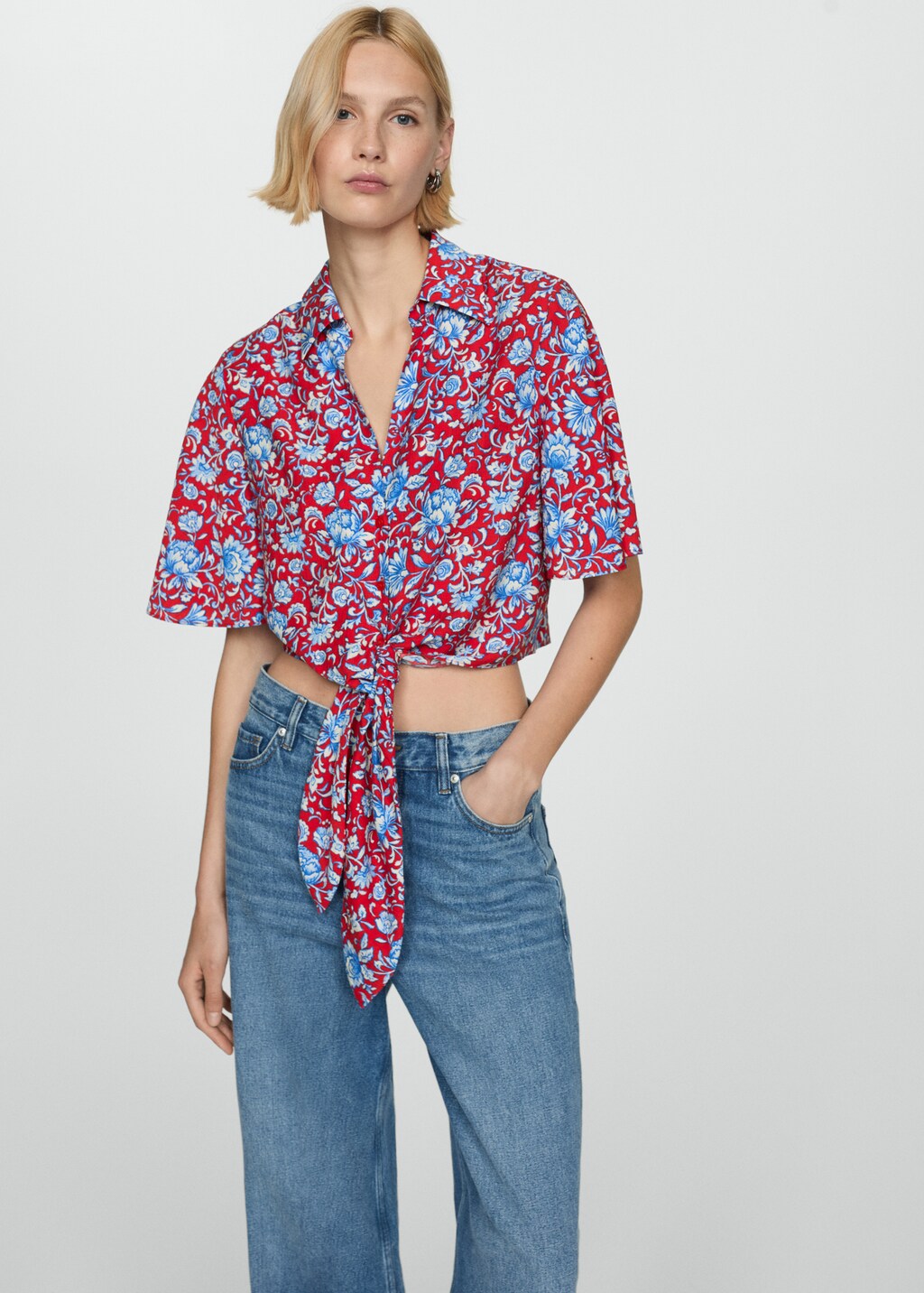Floral print shirt with knot detail