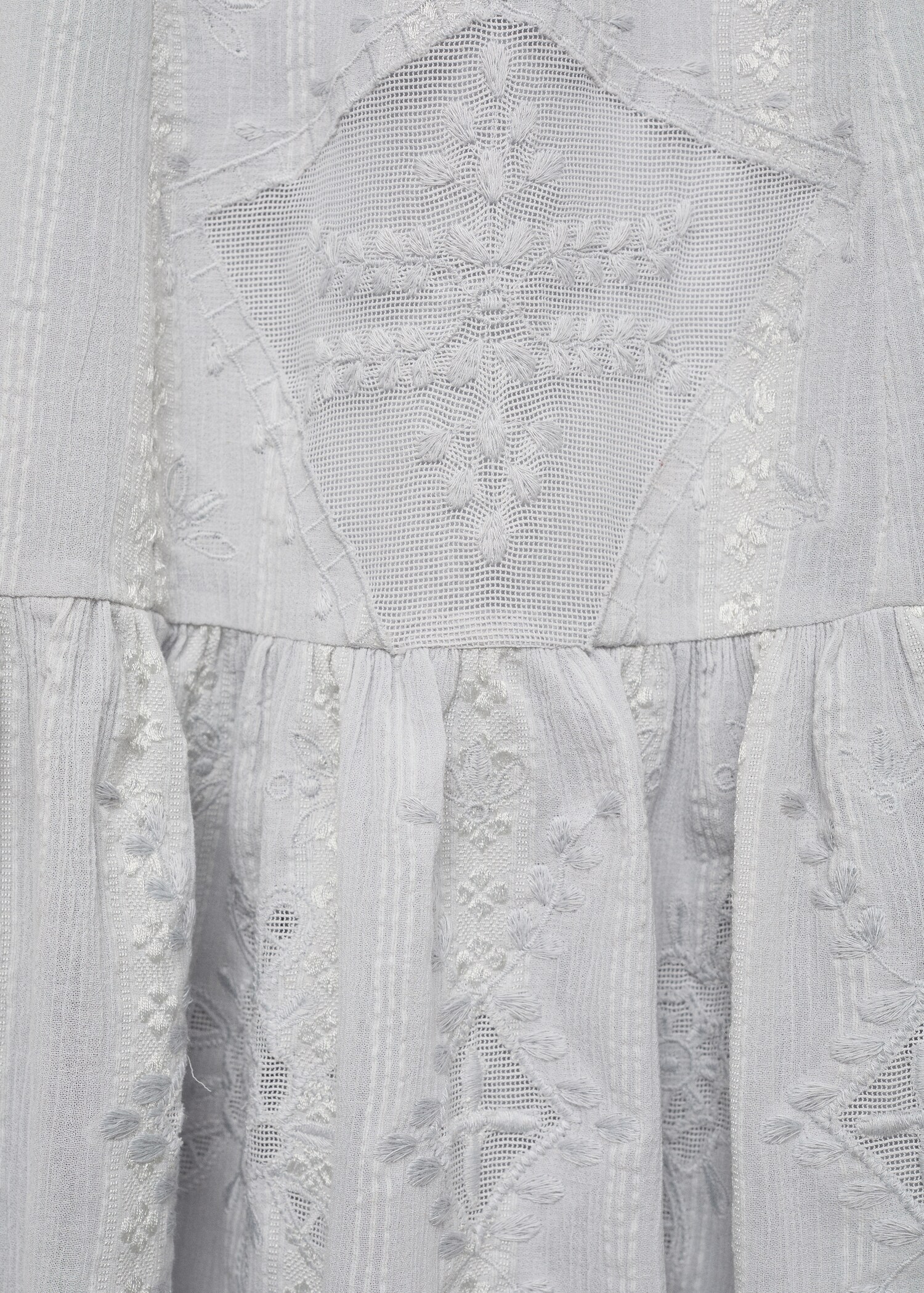 Robe brodée détail pompons - Détail de l'article 8