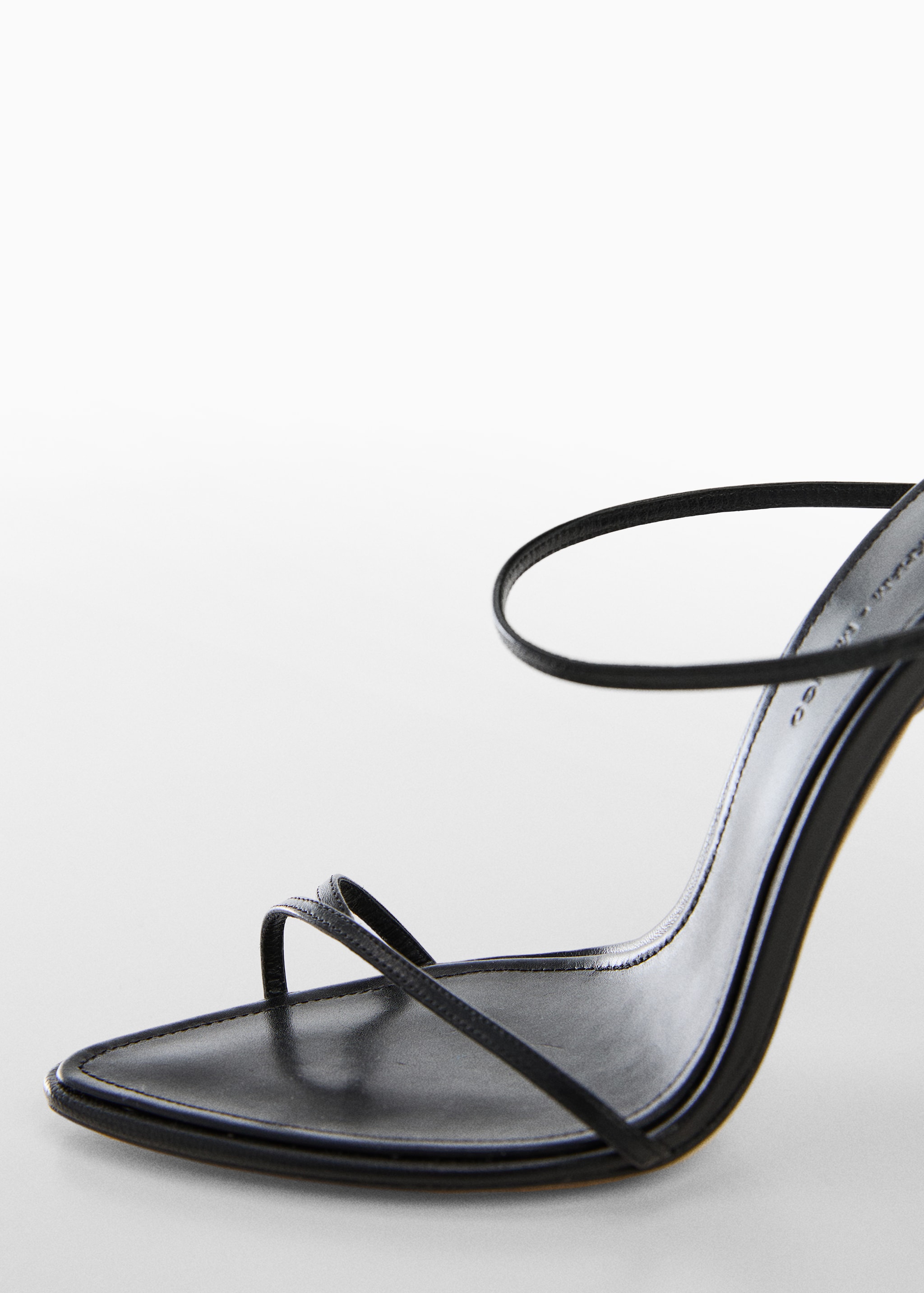 Leather sandal with inclined heel - Details of the article 3