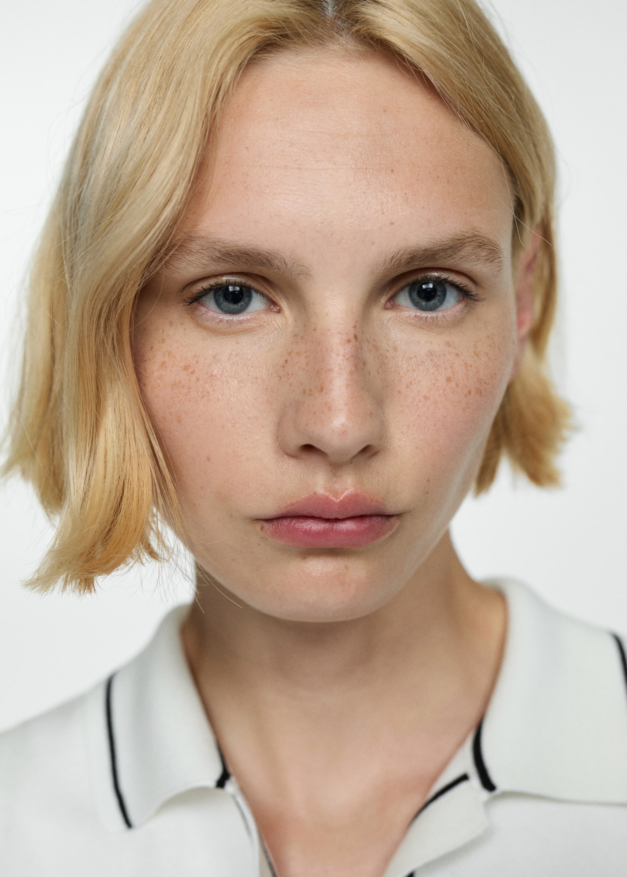 Top punto cuello polo - Detalle del artículo 1, Crudo. Ref: 67039405-00.