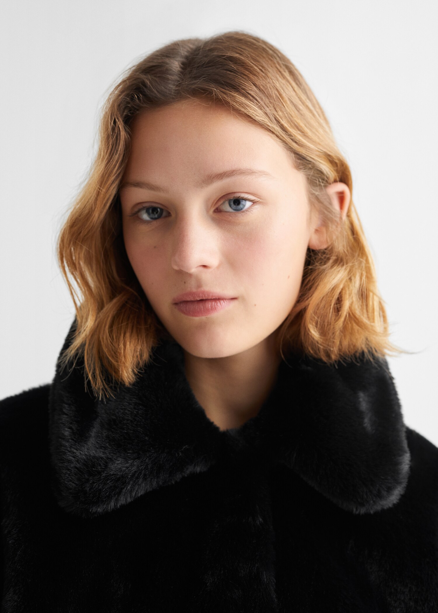 Manteau en imitation fourrure à revers - Détail de l'article 1