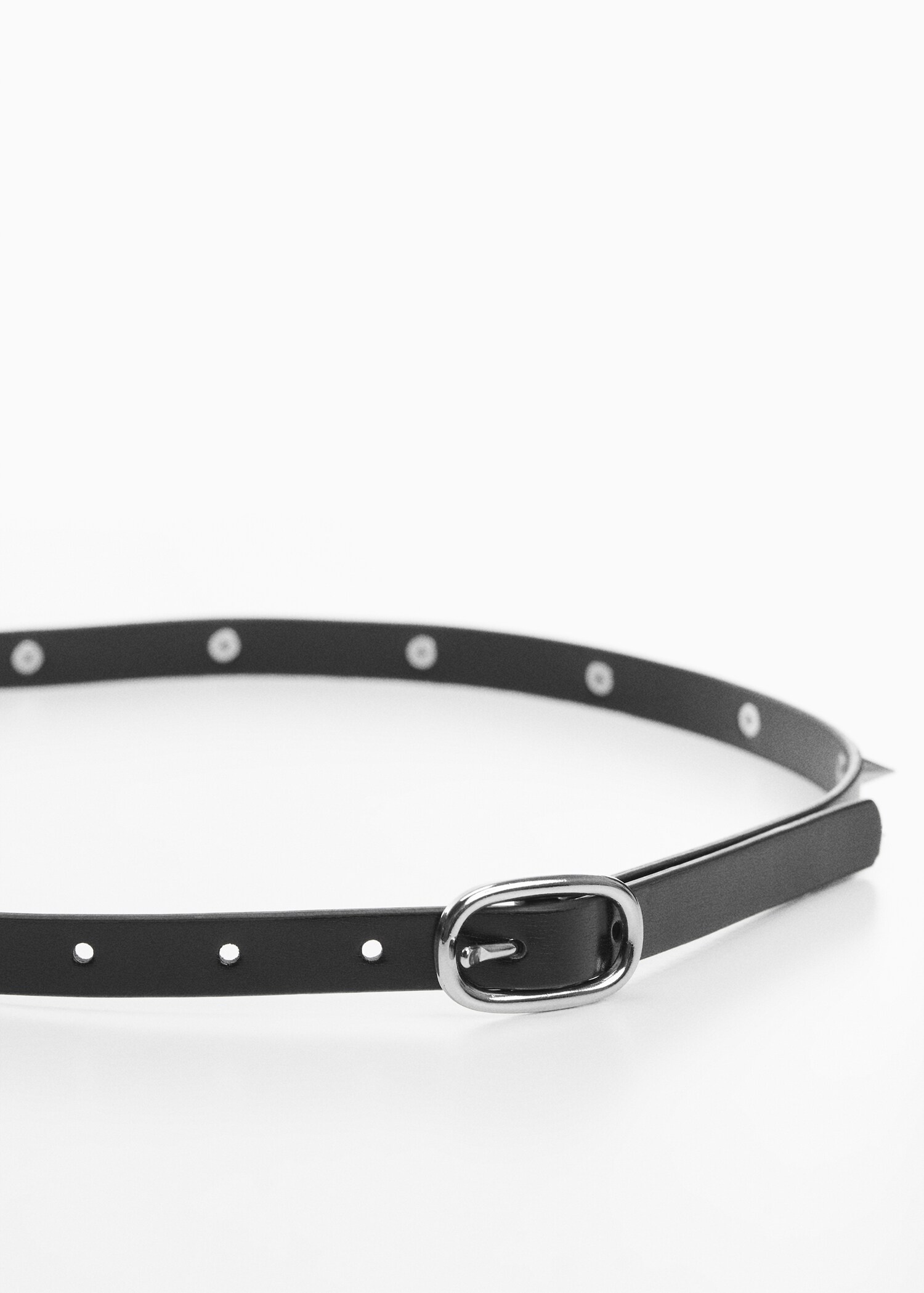Ceinture clous décoratifs - Plan moyen