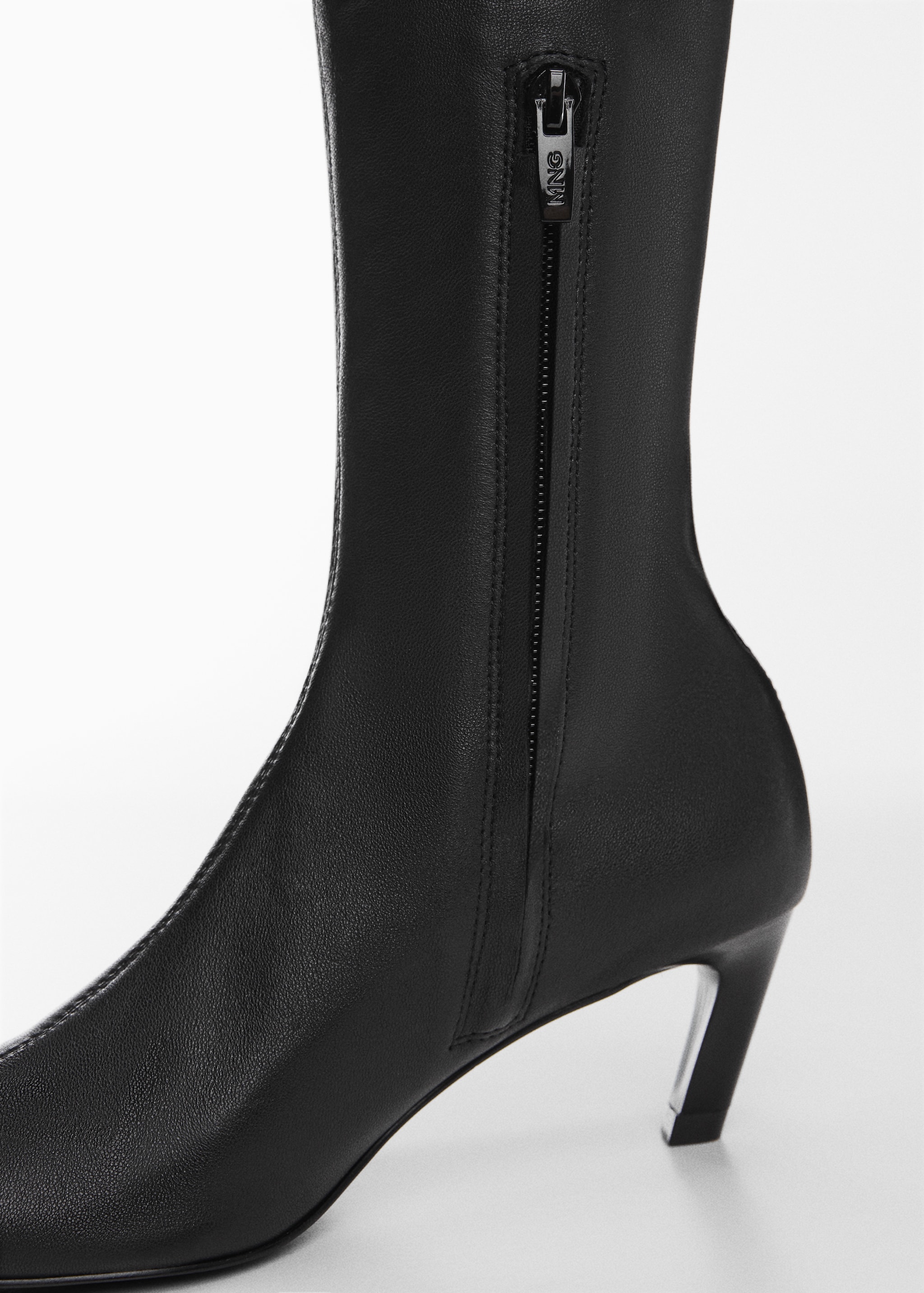 Leather boots with kitten heels - Details of the article 1