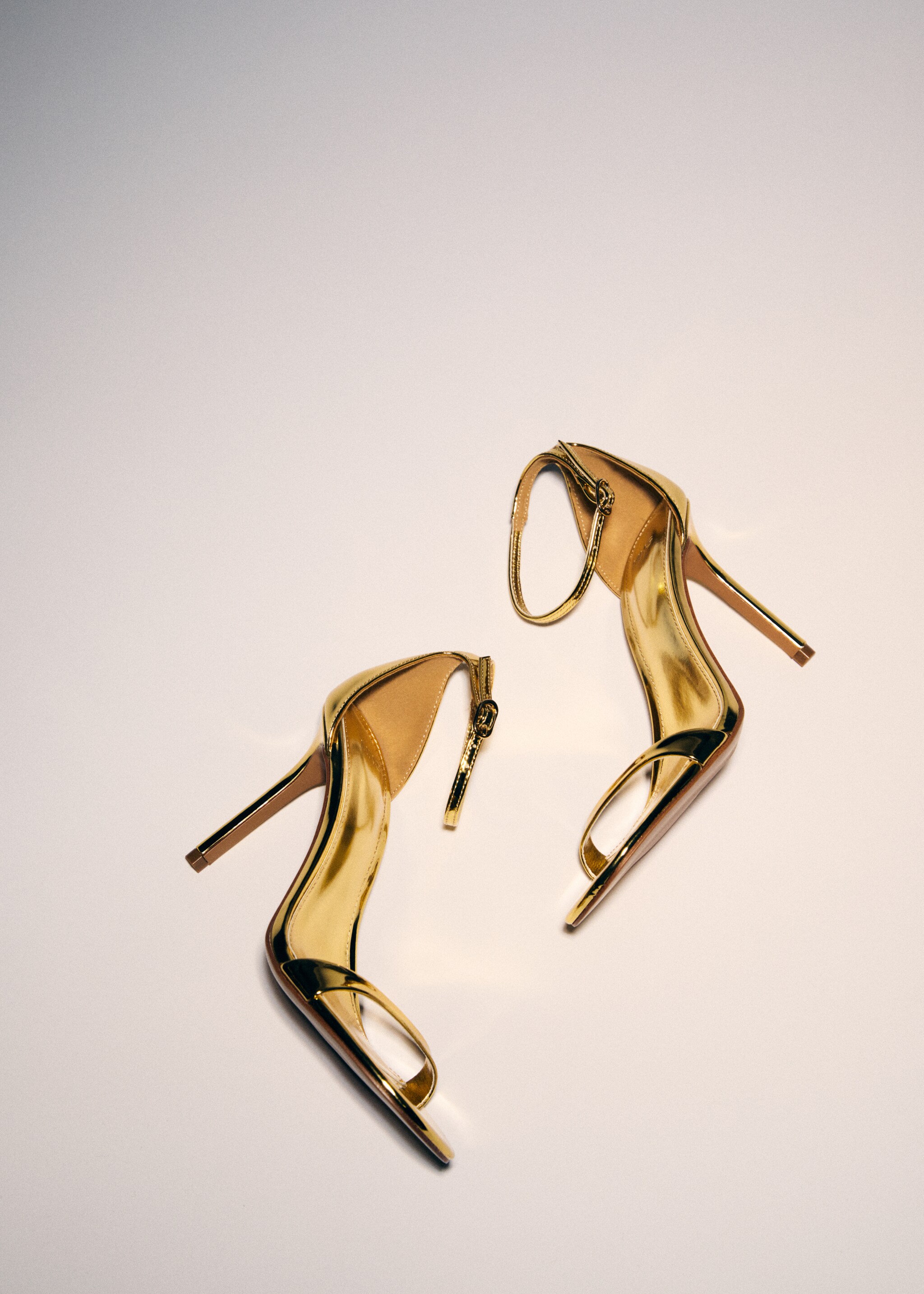 Metallic heel sandals - Details of the article 7