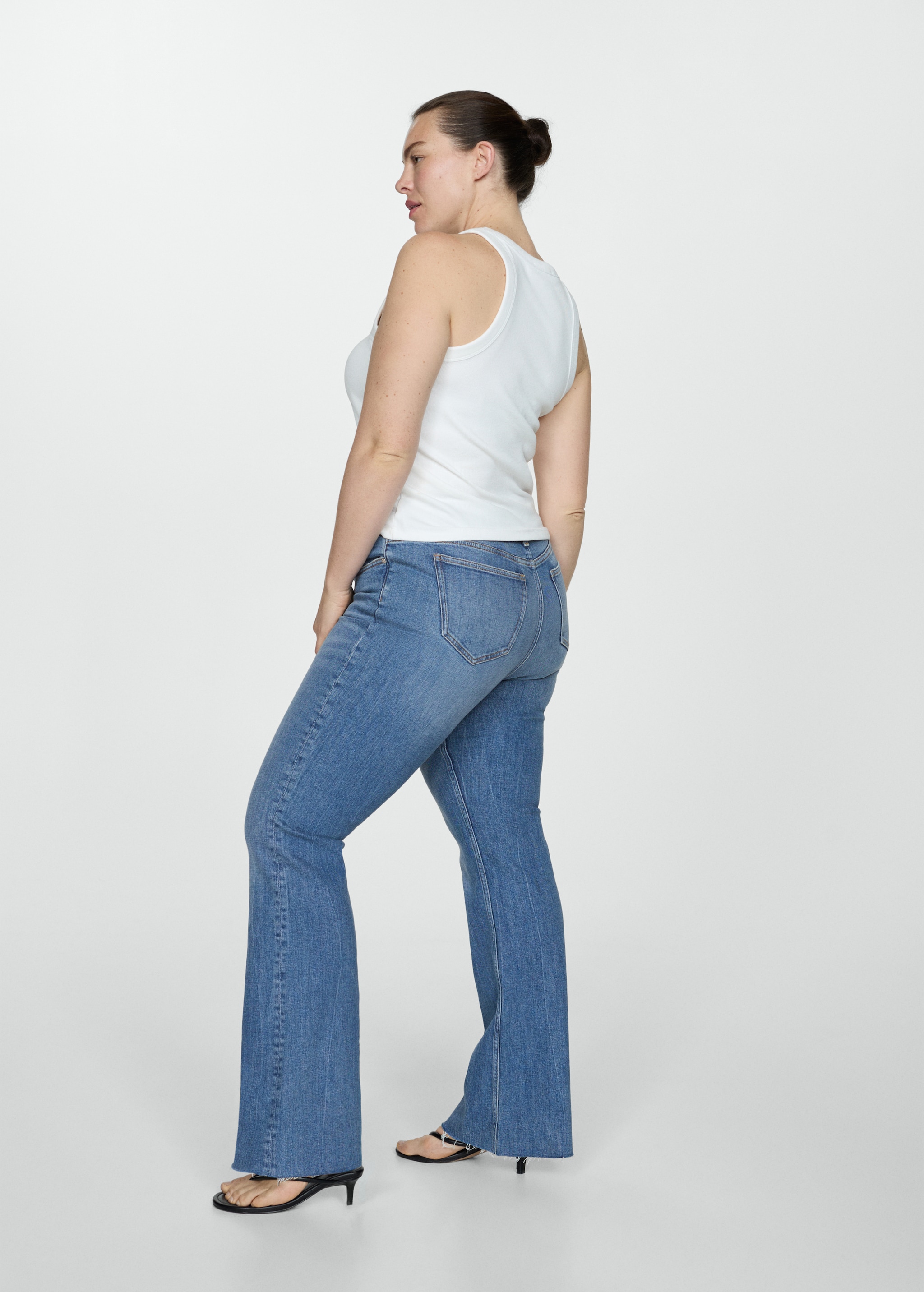 Medium-rise flared jeans  - Details of the article 4