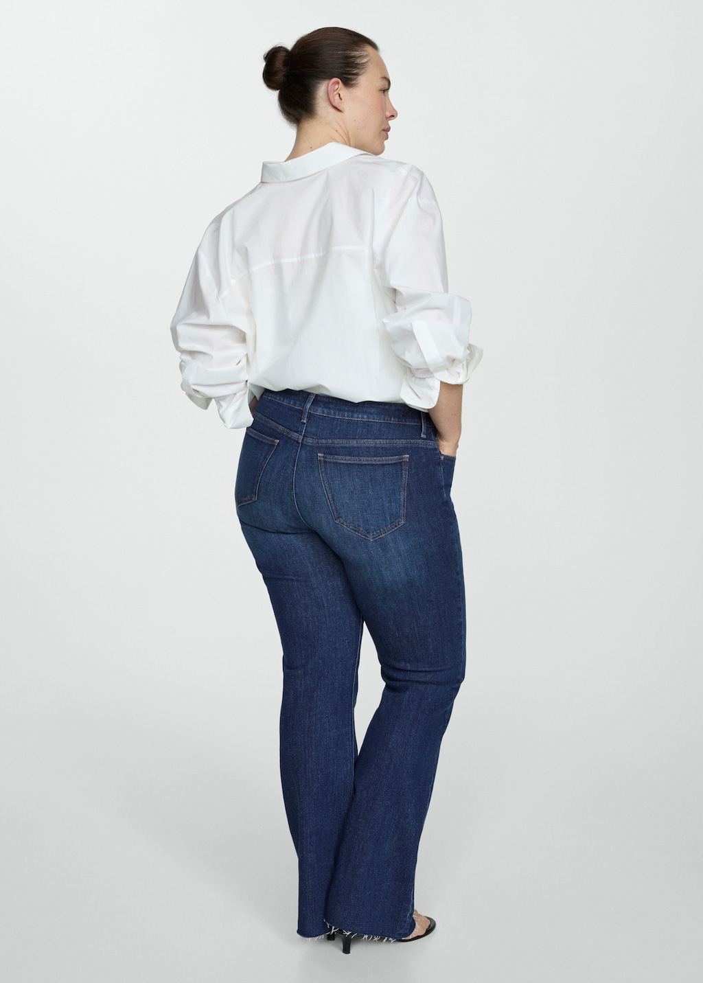 Medium-rise flared jeans