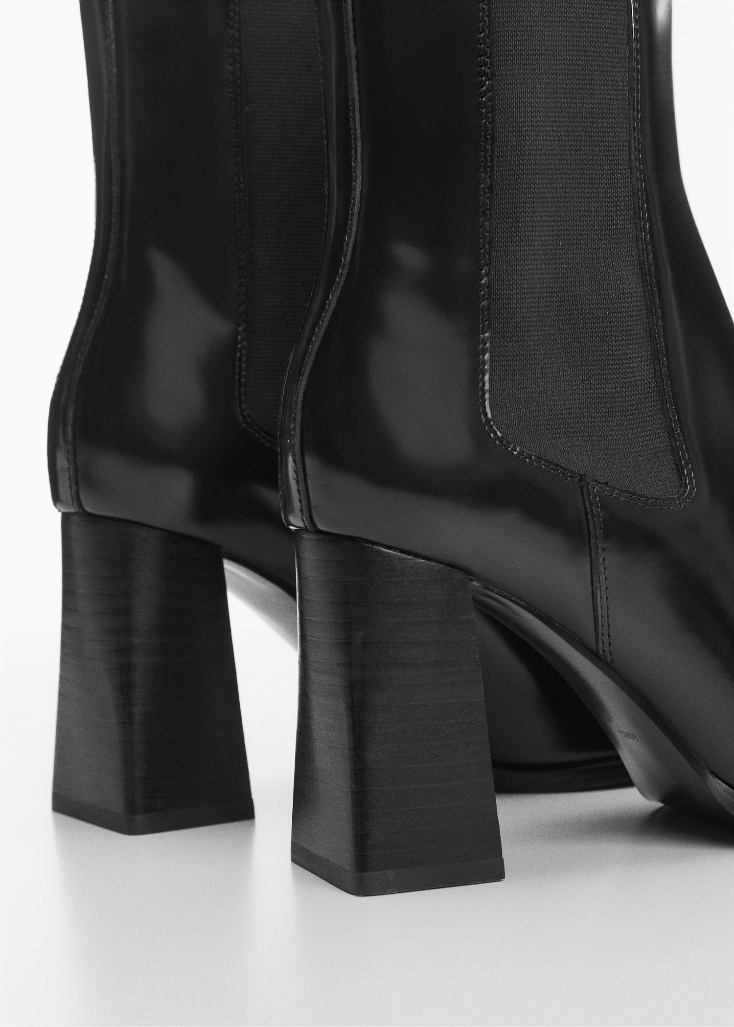 Leather Chelsea ankle boots - Details of the article 2