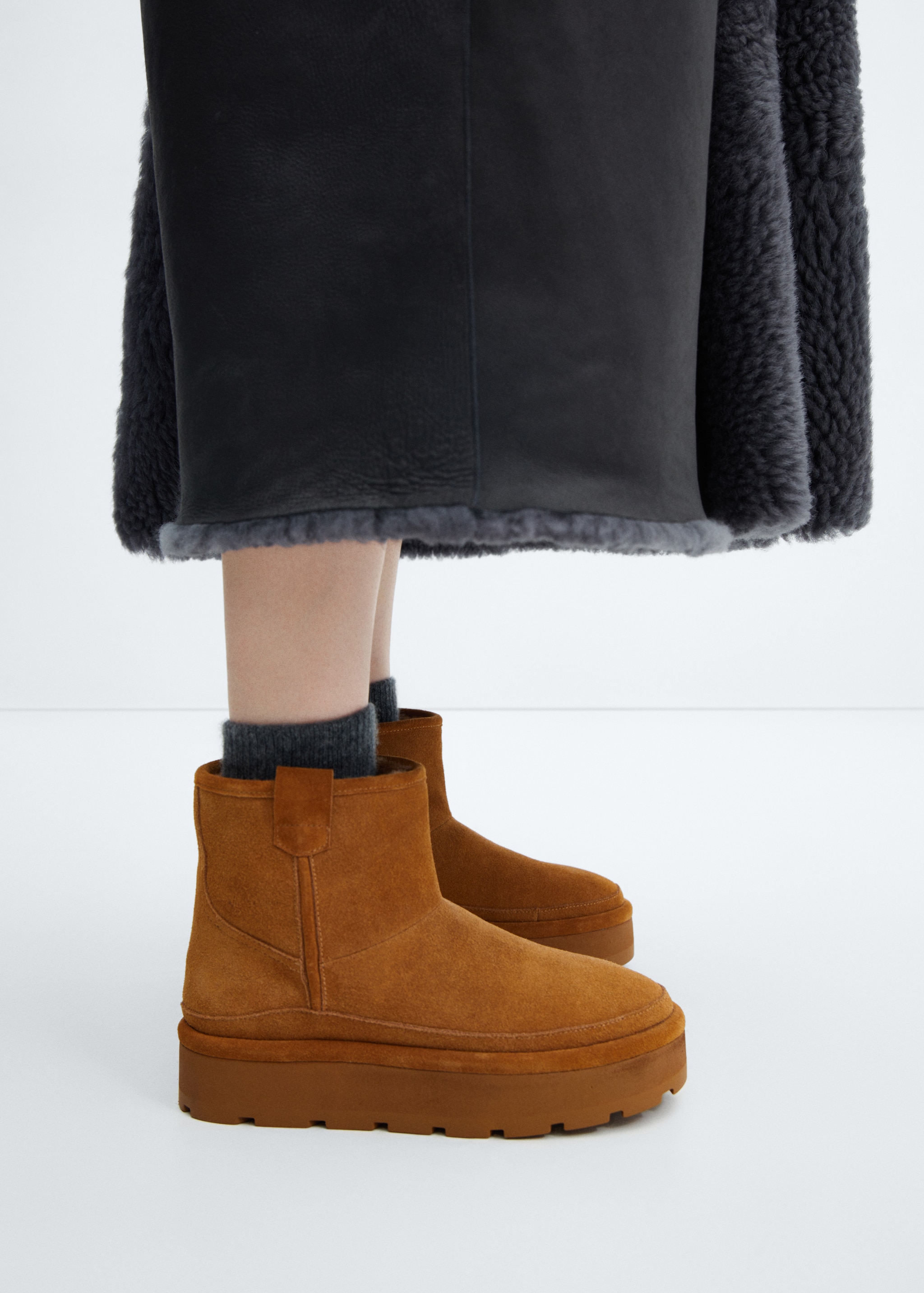 Ankle boots with leather-effect lining - Details of the article 9