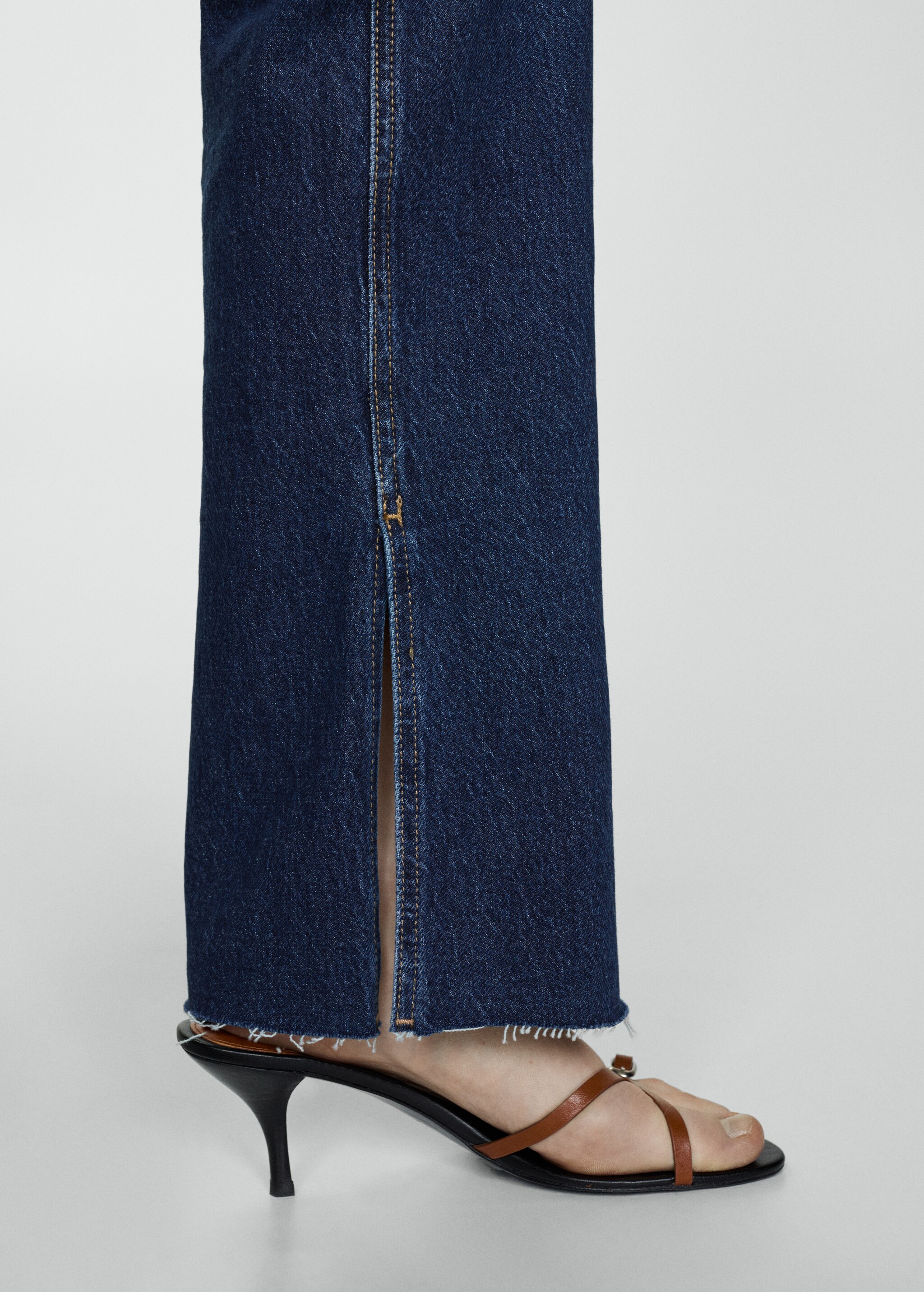 Medium-rise straight jeans with slits - Details of the article 2