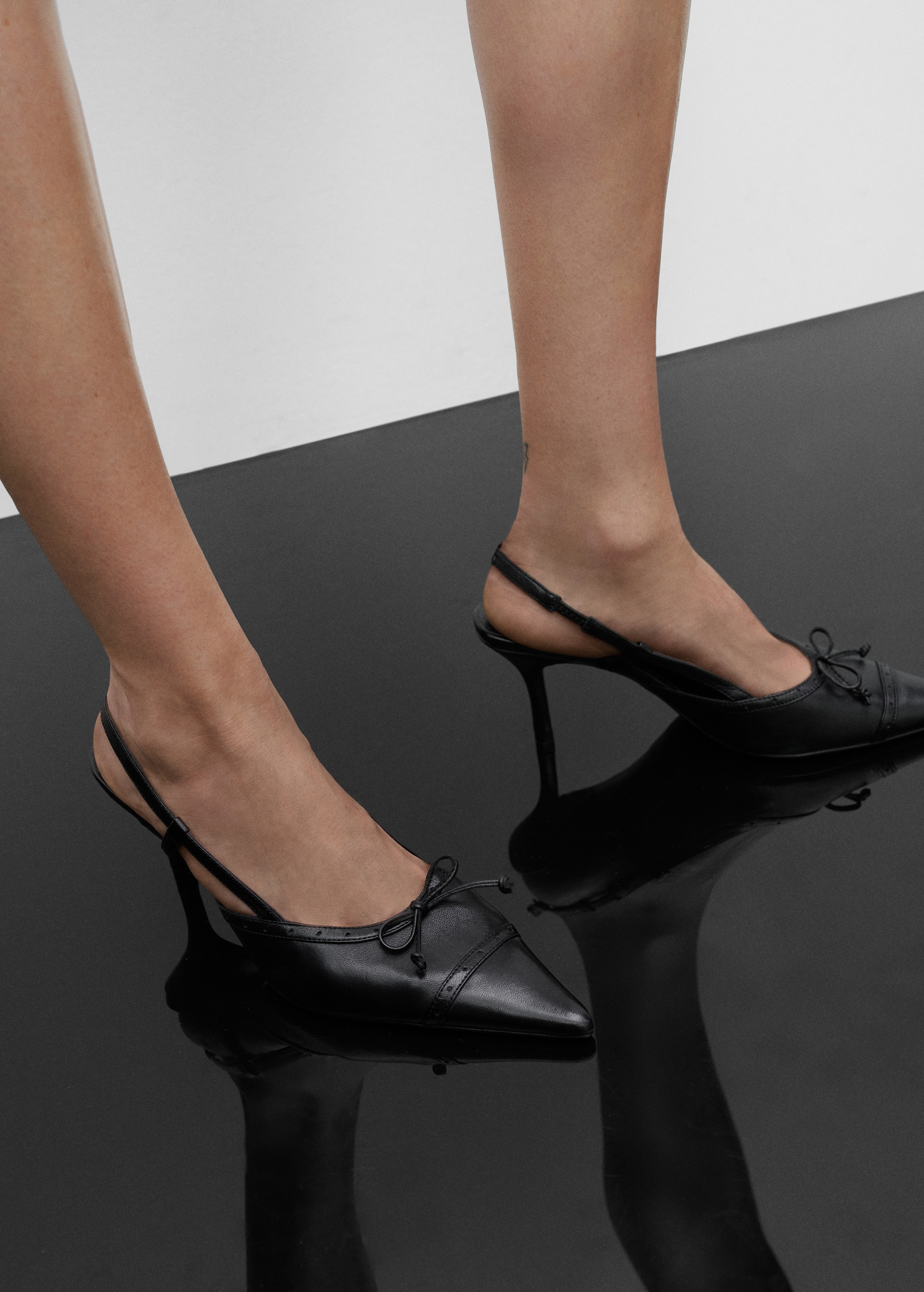 Pointed toe leather shoes - Details of the article 9